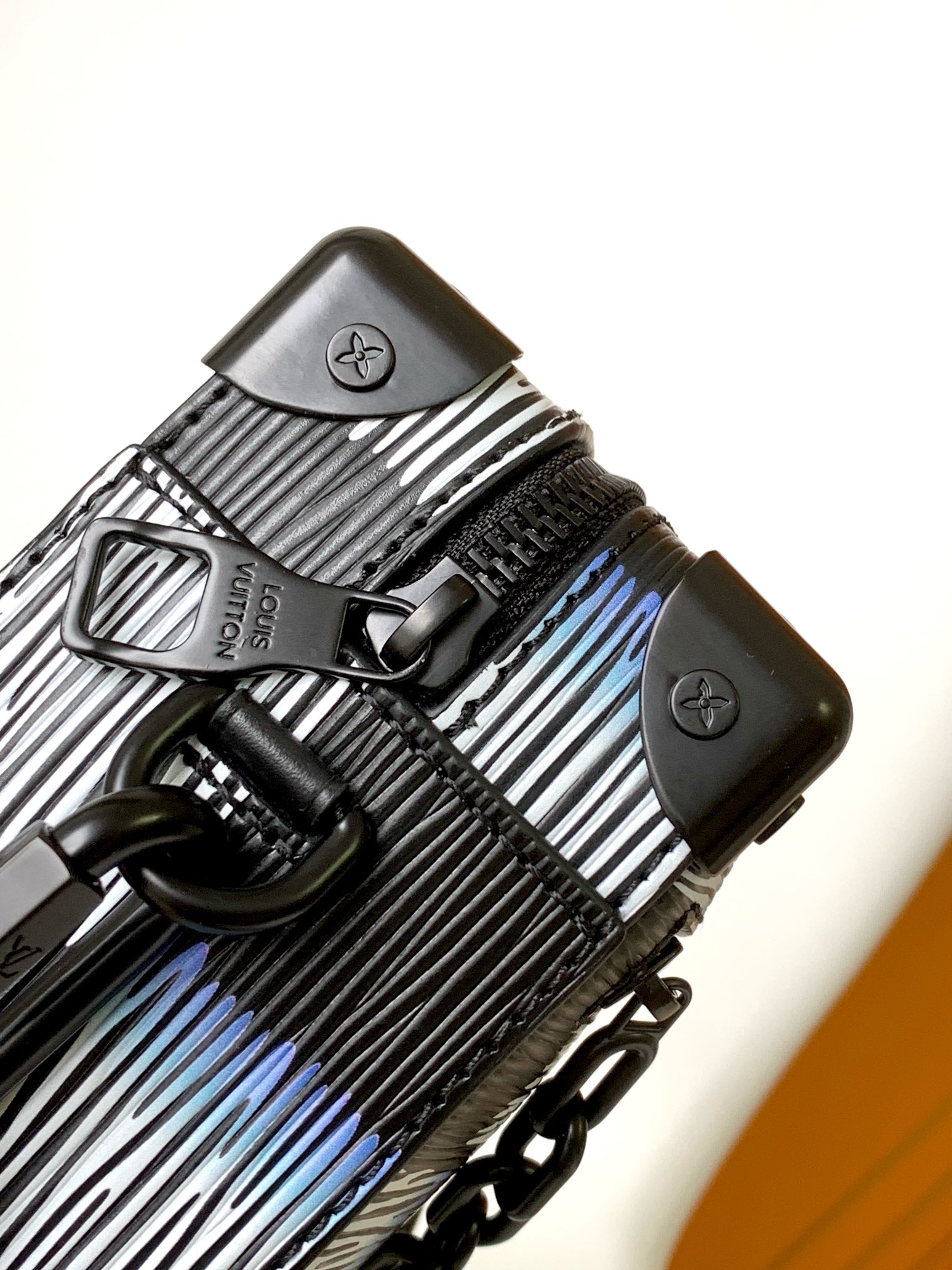 [TOP] Louis Vuitton LV Mini Soft Trunk Chain Bag 18.5 x 13.0 x 8.0 cm-Black