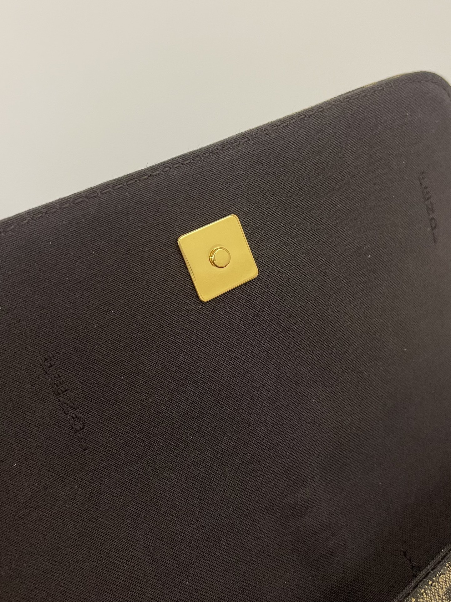 [TOP] FENDI Graphy Chain Bag 22x5x11cm - Monogram