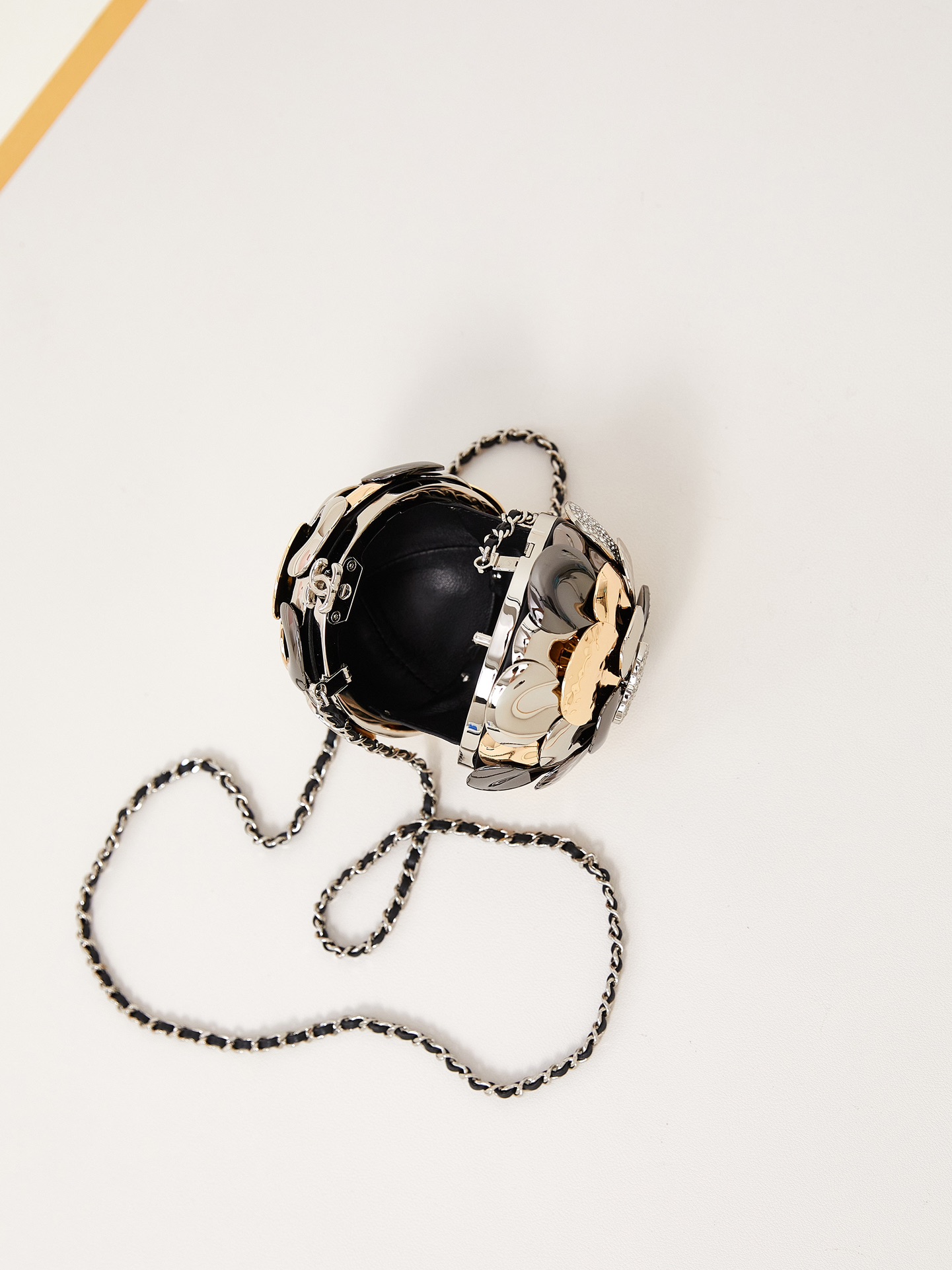 [TOP] CHANEL Camellia Japonica Mini Bag 9x9x9cm