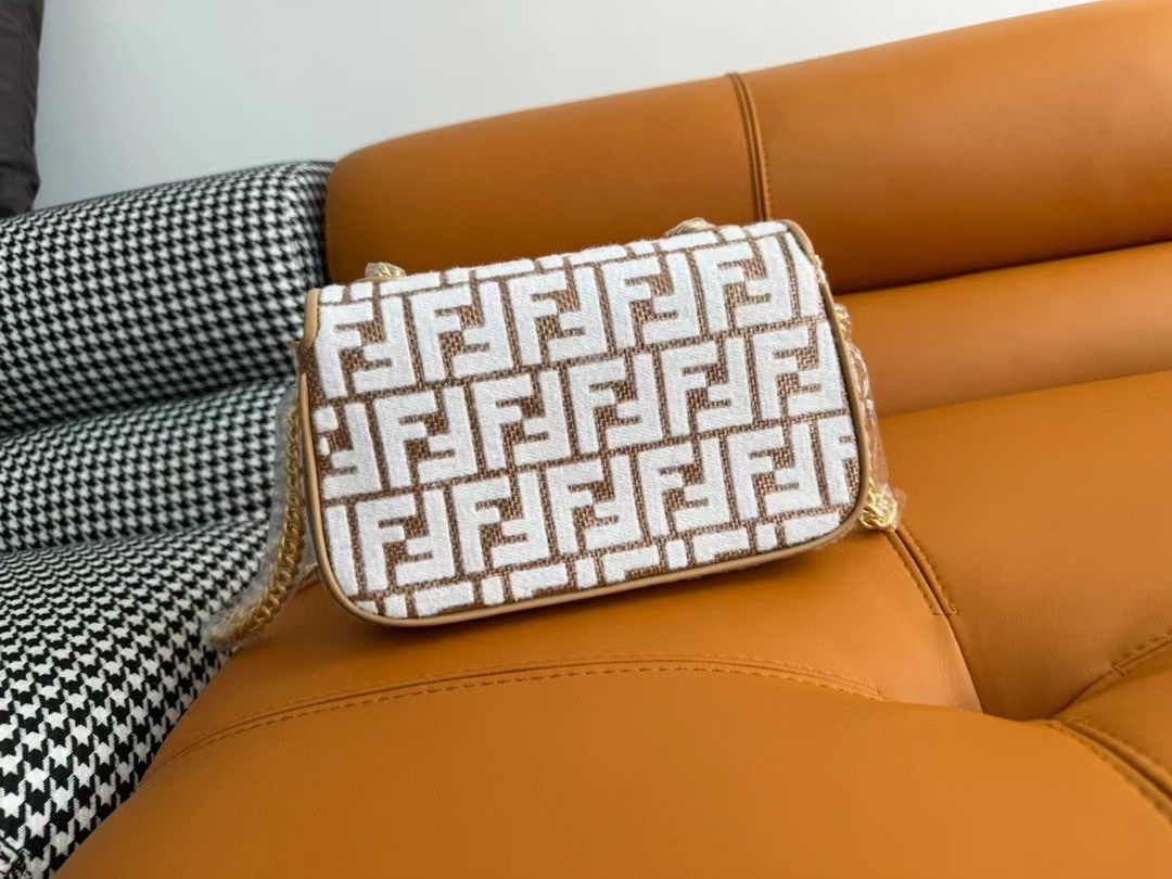 [TOP] FENDI Raffia Weaving Baguette Bag 24x14.5x7cm - Brown