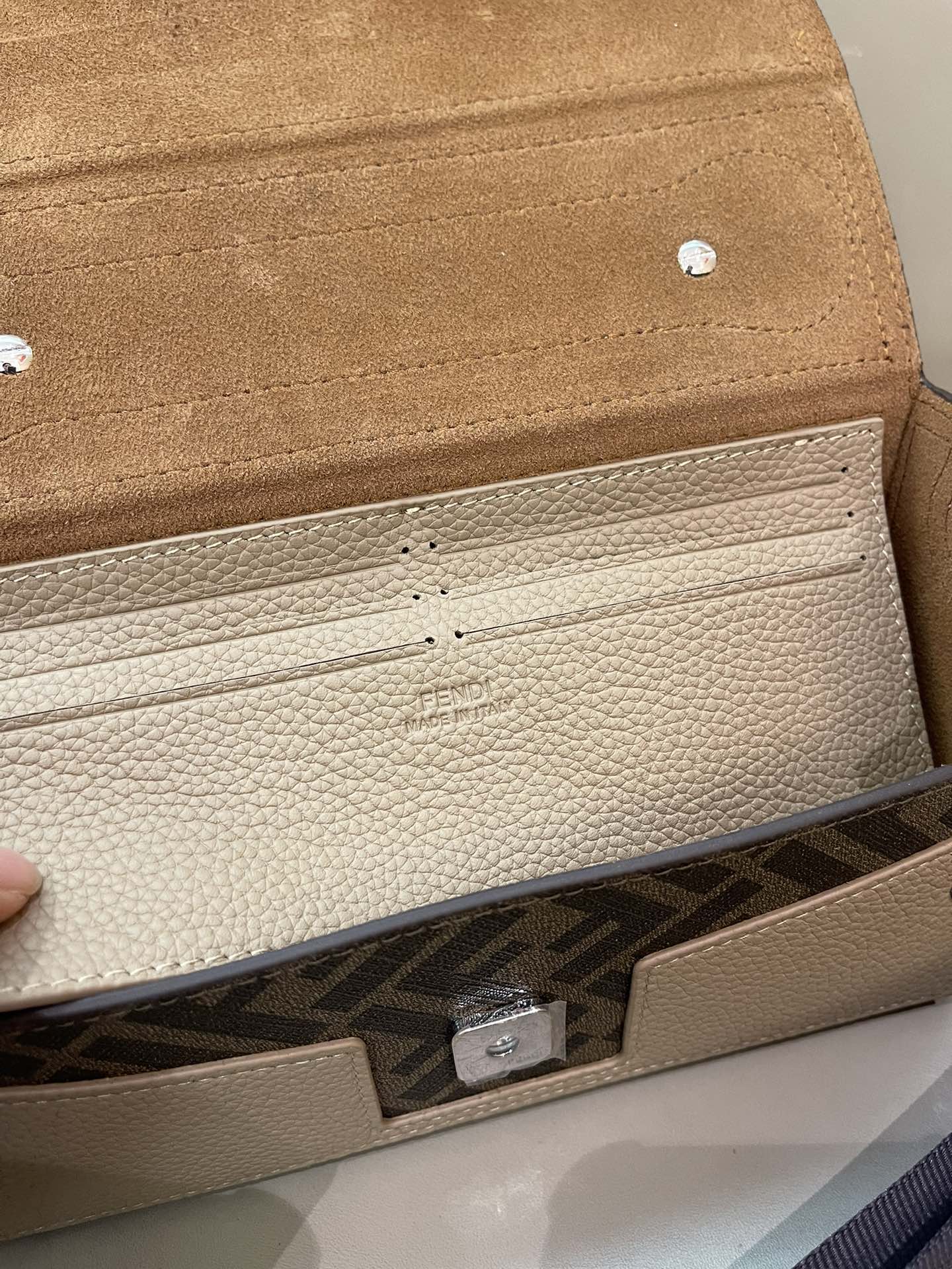 [TOP] FENDI Box Bag 22x13x6.5cm - Beige