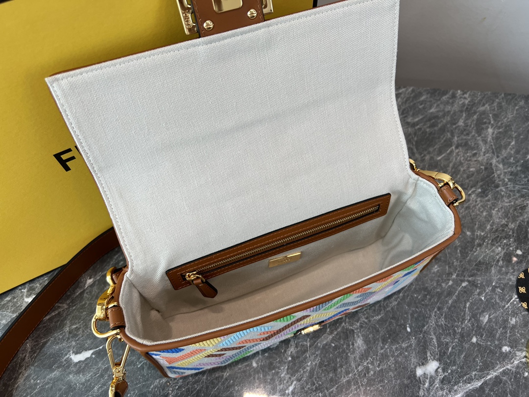 [TOP] FENDI Linen Baguette Bag 26cm - Beige