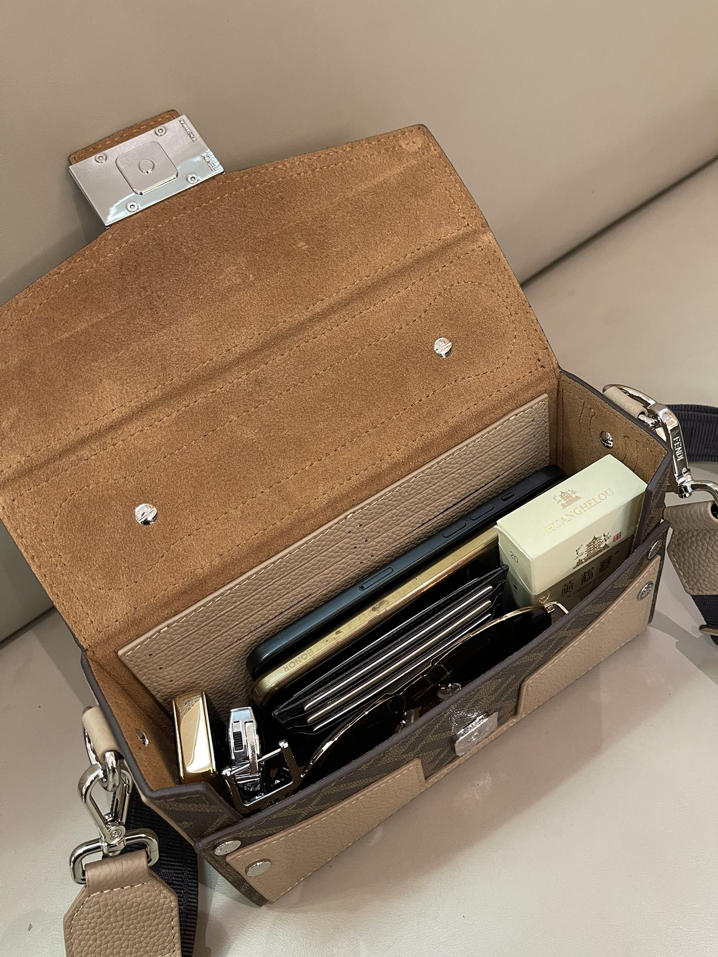 [TOP] FENDI Box Bag 22x13x6.5cm - Beige