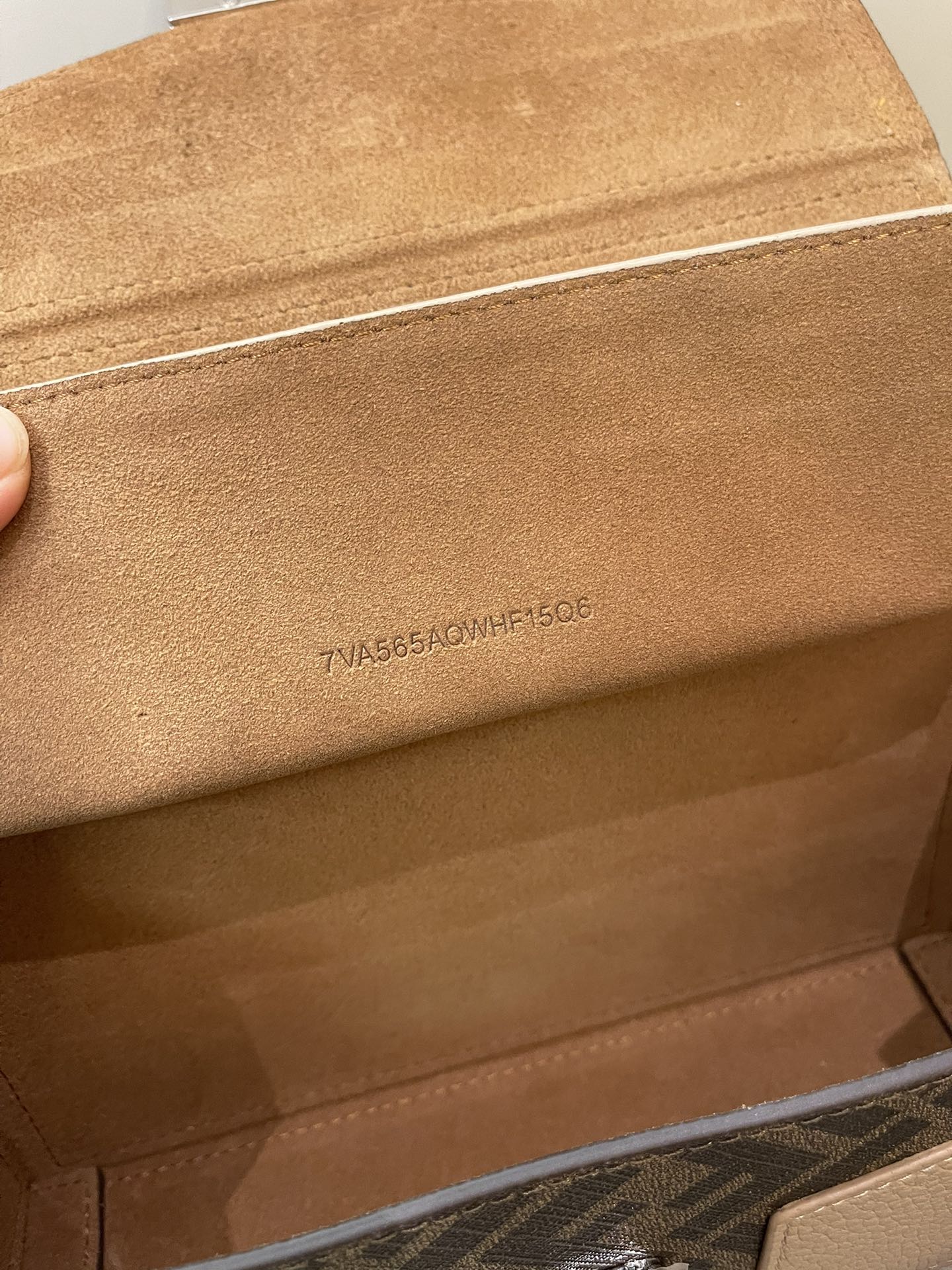 [TOP] FENDI Box Bag 22x13x6.5cm - Beige