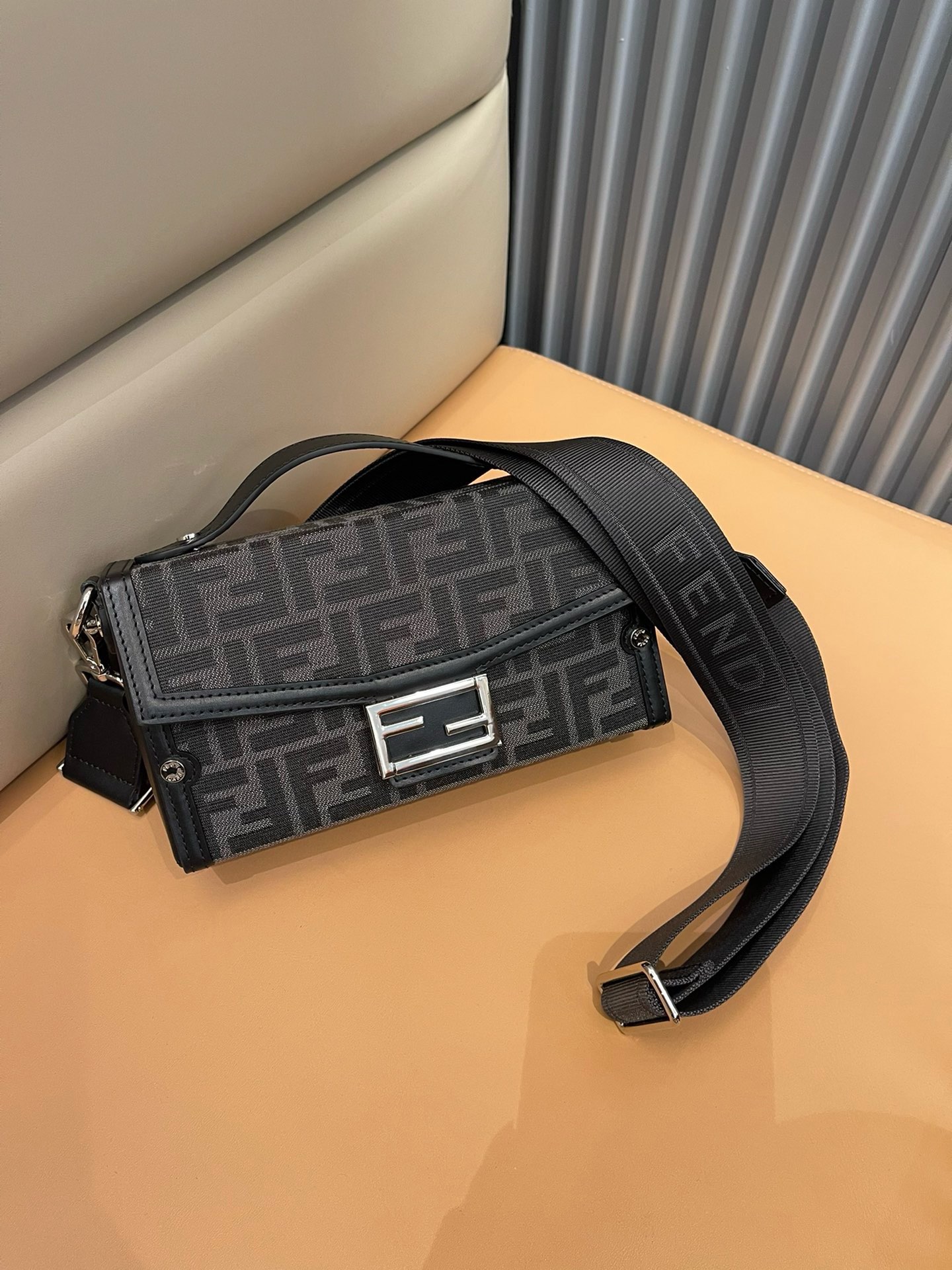 [TOP] FENDI FF Box Bag 22x13x6.5cm - 2 Color