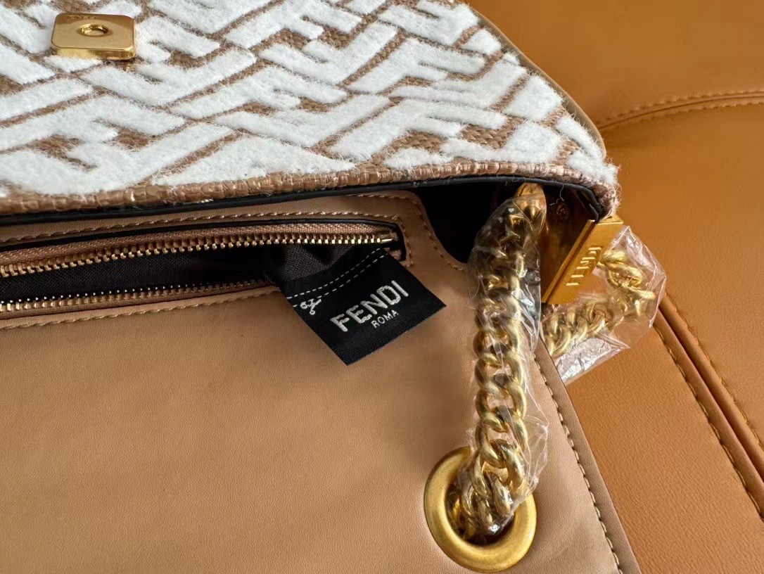 [TOP] FENDI Raffia Weaving Baguette Bag 24x14.5x7cm - Brown