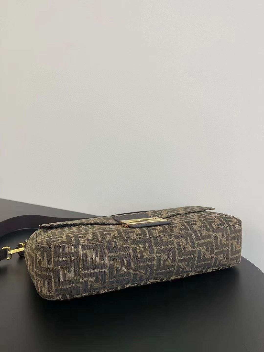 [TOP] FENDI FF Baguette Bag 40x8x22cm - Brown