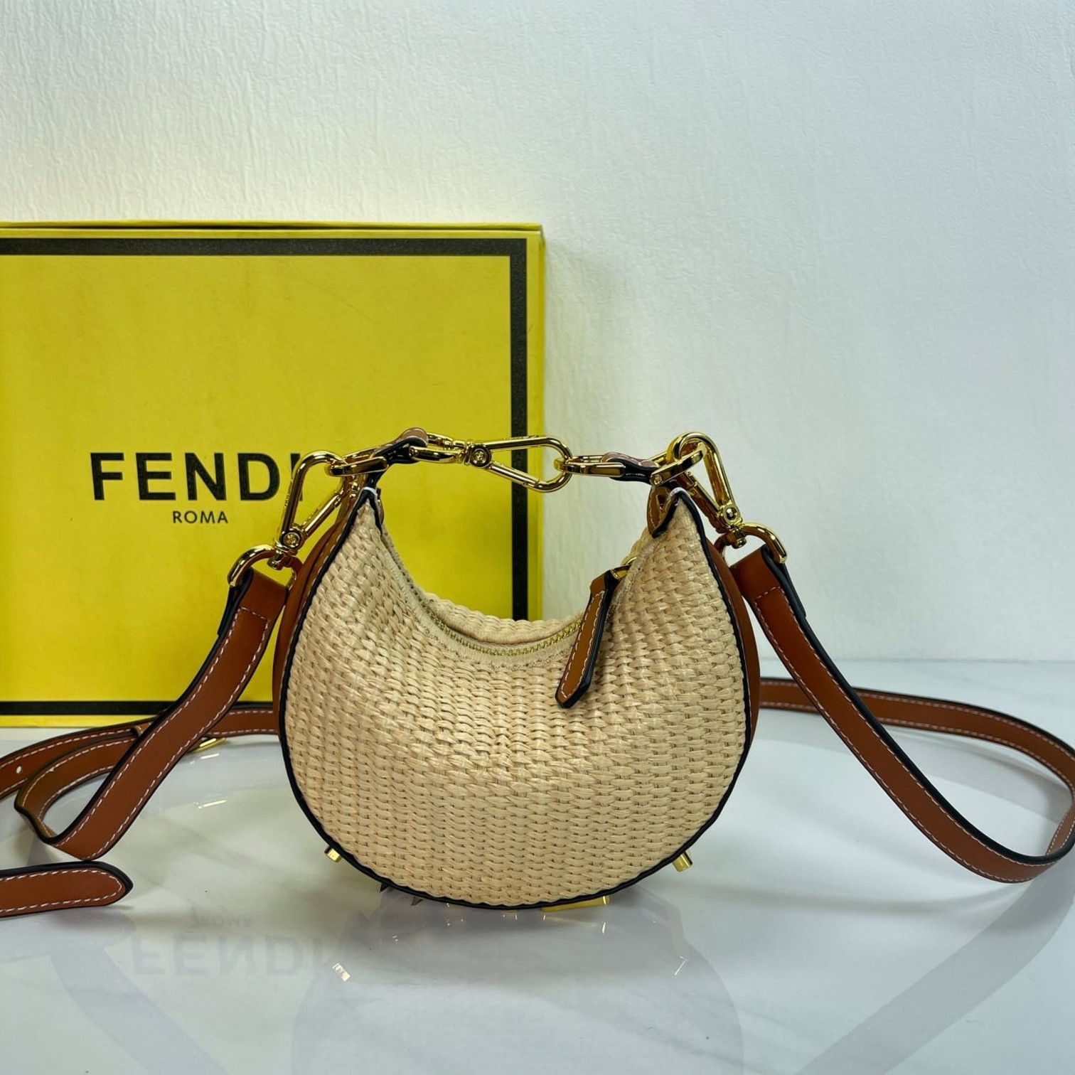 [TOP] FENDI Small Straw Weaving Fendigraphy Bag 16.5x14x5cm - Beige&GHW