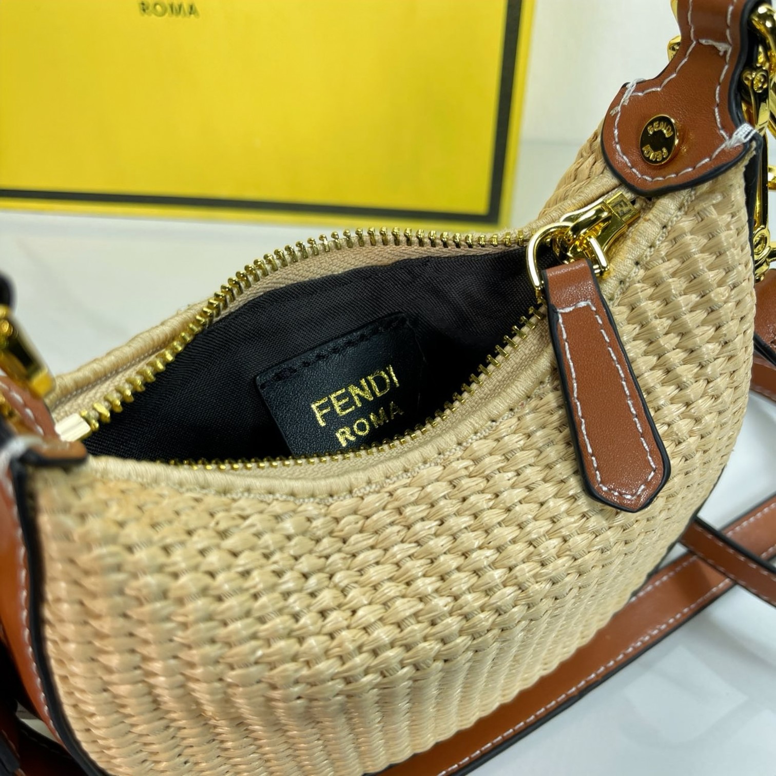 [TOP] FENDI Small Straw Weaving Fendigraphy Bag 16.5x14x5cm - Beige&GHW
