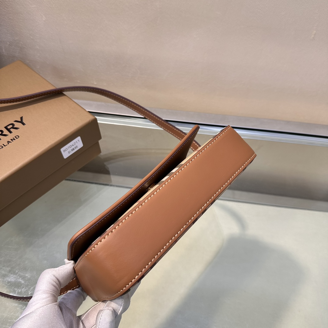 [TOP] BURBERRY Note Bag 20 x 4.7× 13.5cm-Beige