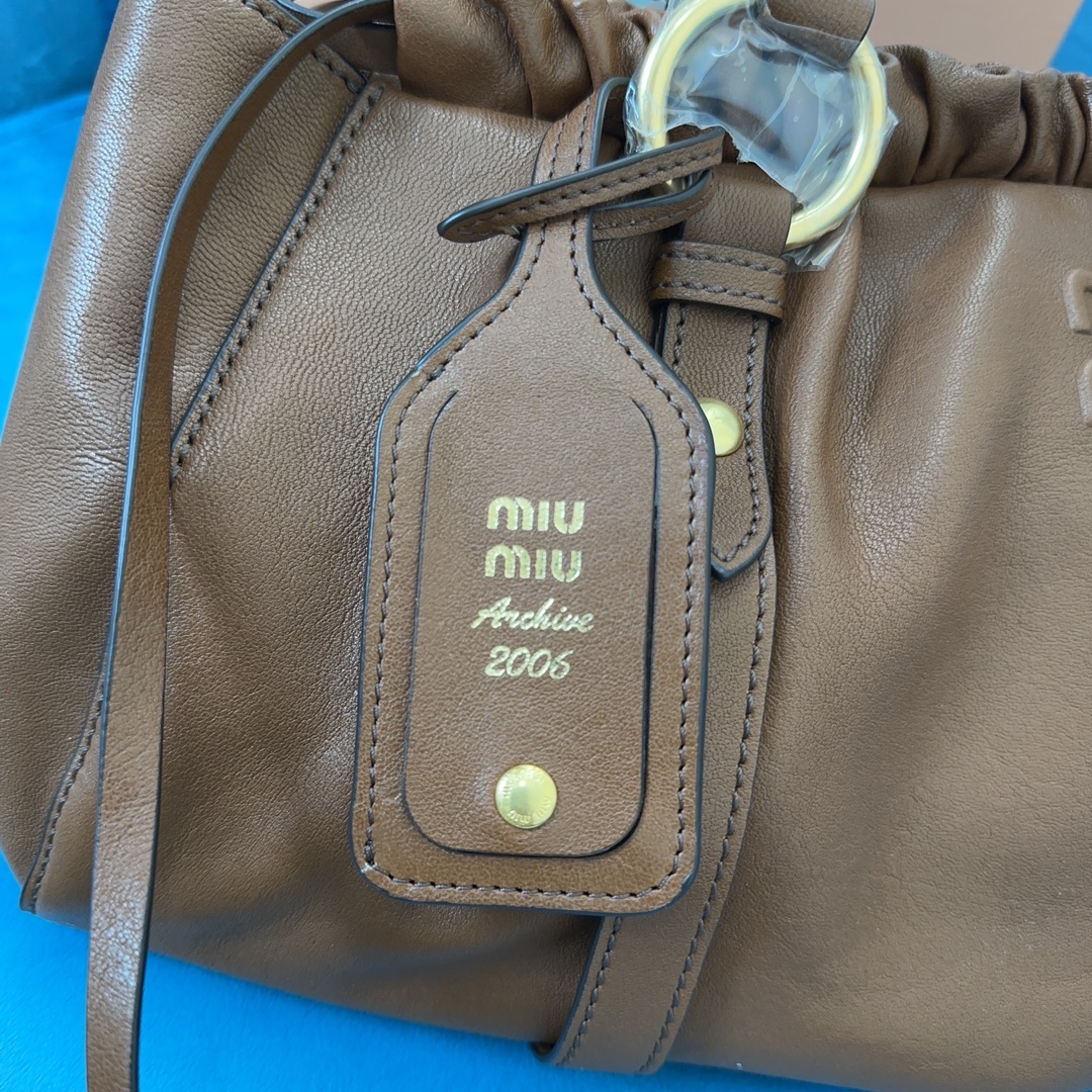[TOP] Miu Miu Underarm Dumpling Buns 44x16x10.5cm - 2 Colour