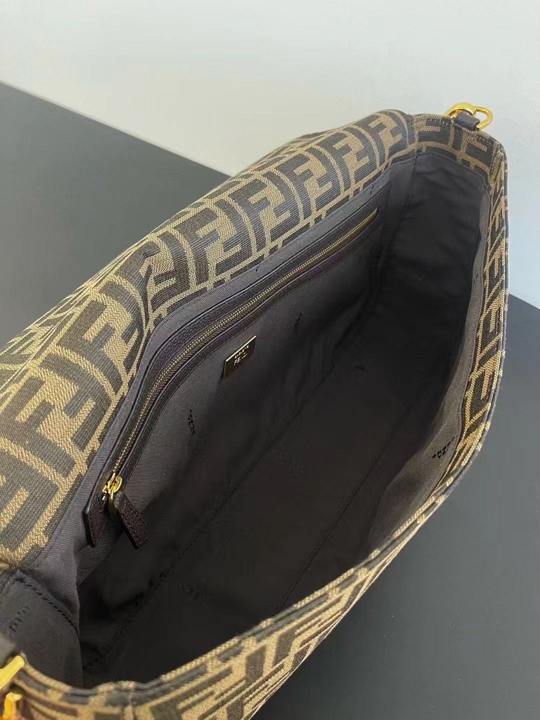 [TOP] FENDI FF Baguette Bag 40x8x22cm - Brown