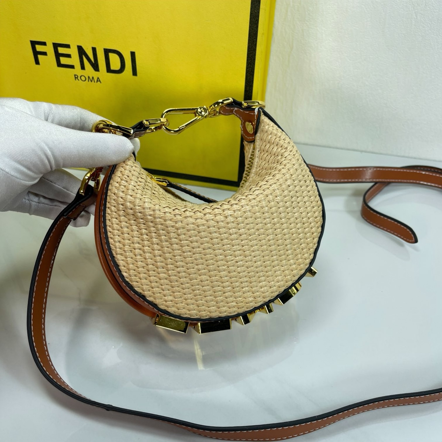 [TOP] FENDI Small Straw Weaving Fendigraphy Bag 16.5x14x5cm - Beige&GHW