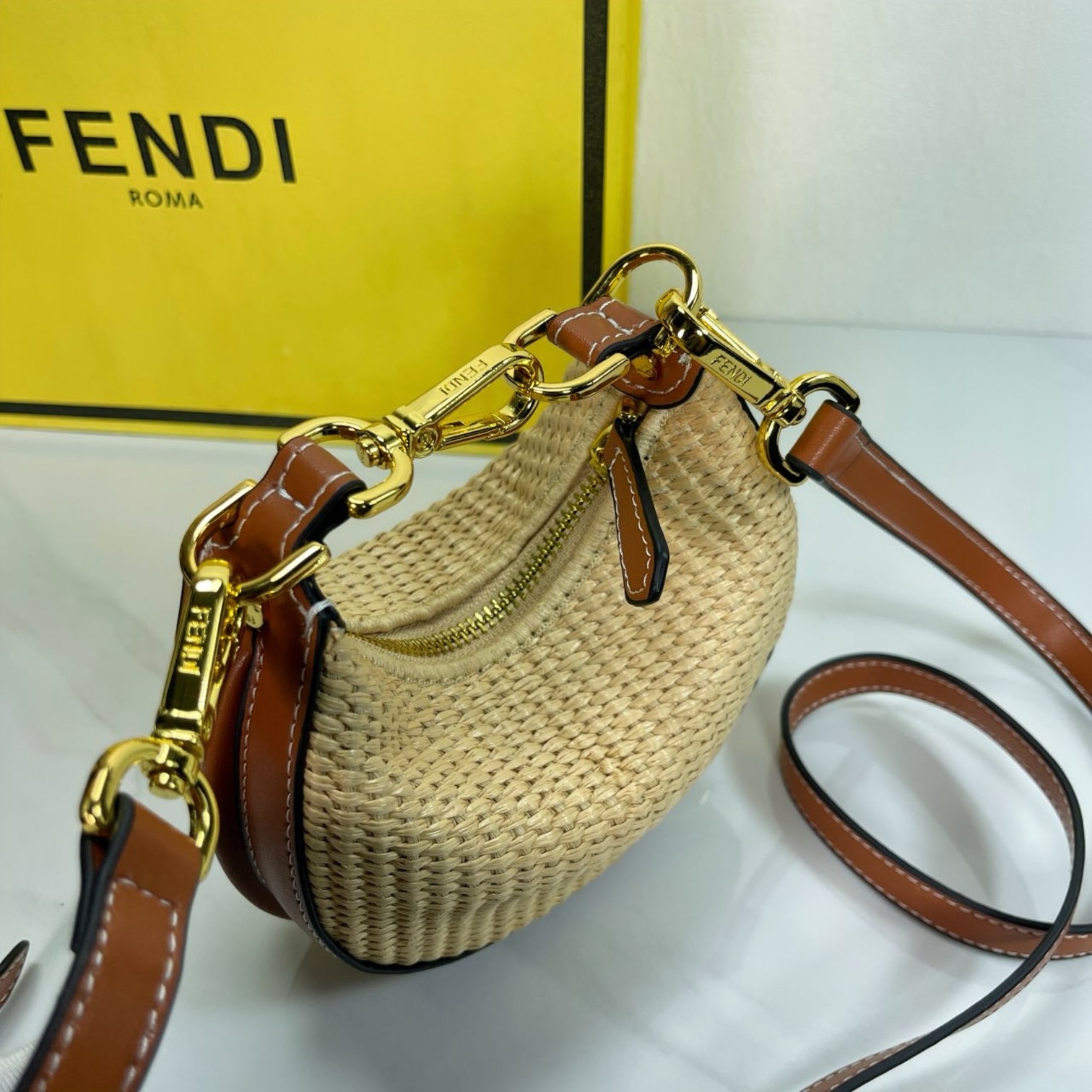 [TOP] FENDI Small Straw Weaving Fendigraphy Bag 16.5x14x5cm - Beige&GHW