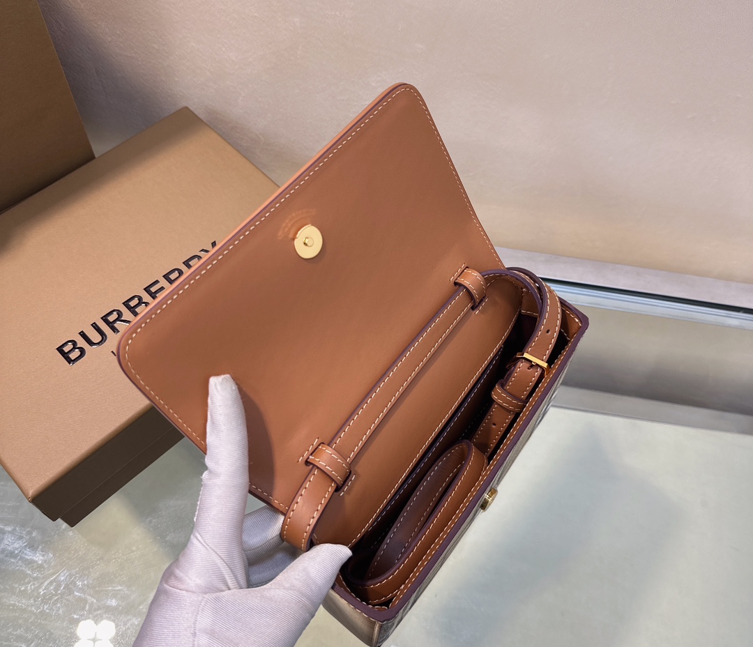 [TOP] BURBERRY Note Bag 20 x 4.7× 13.5cm-Beige