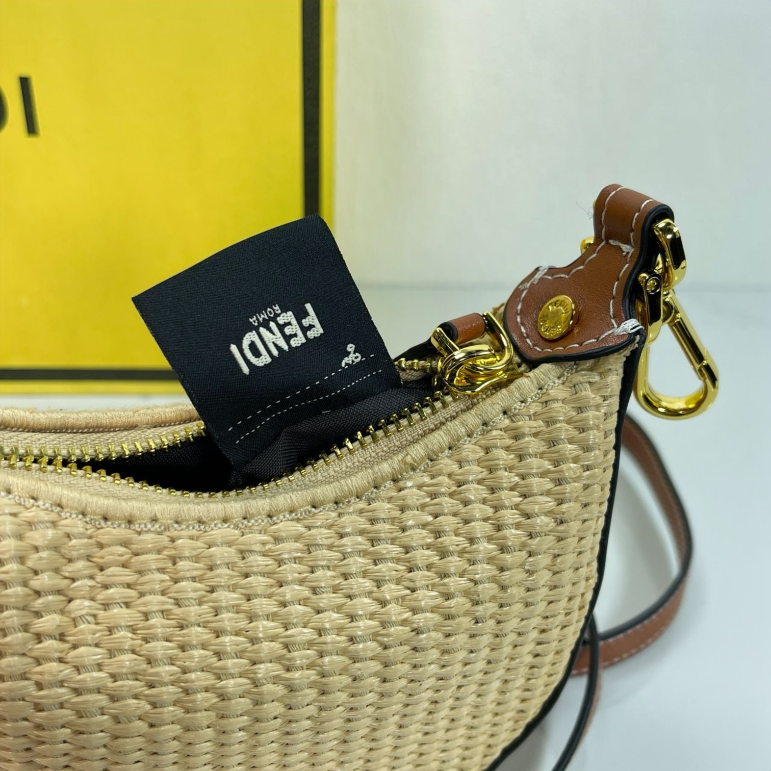 [TOP] FENDI Small Straw Weaving Fendigraphy Bag 16.5x14x5cm - Beige&GHW