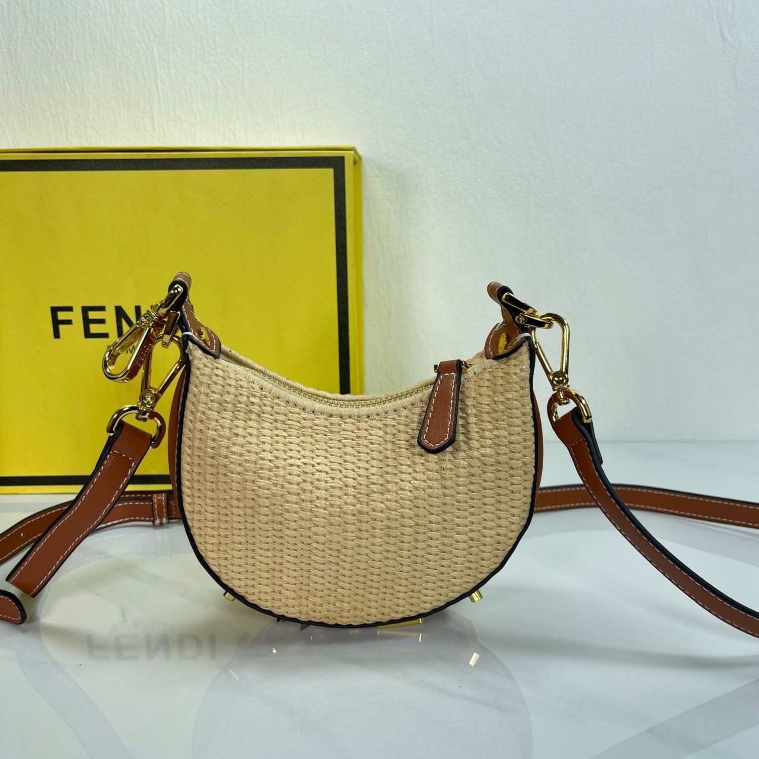 [TOP] FENDI Small Straw Weaving Fendigraphy Bag 16.5x14x5cm - Beige&GHW