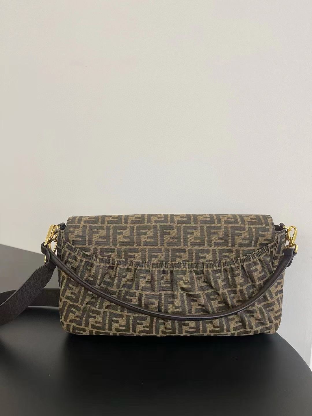 [TOP] FENDI FF Baguette Bag 40x8x22cm - Brown