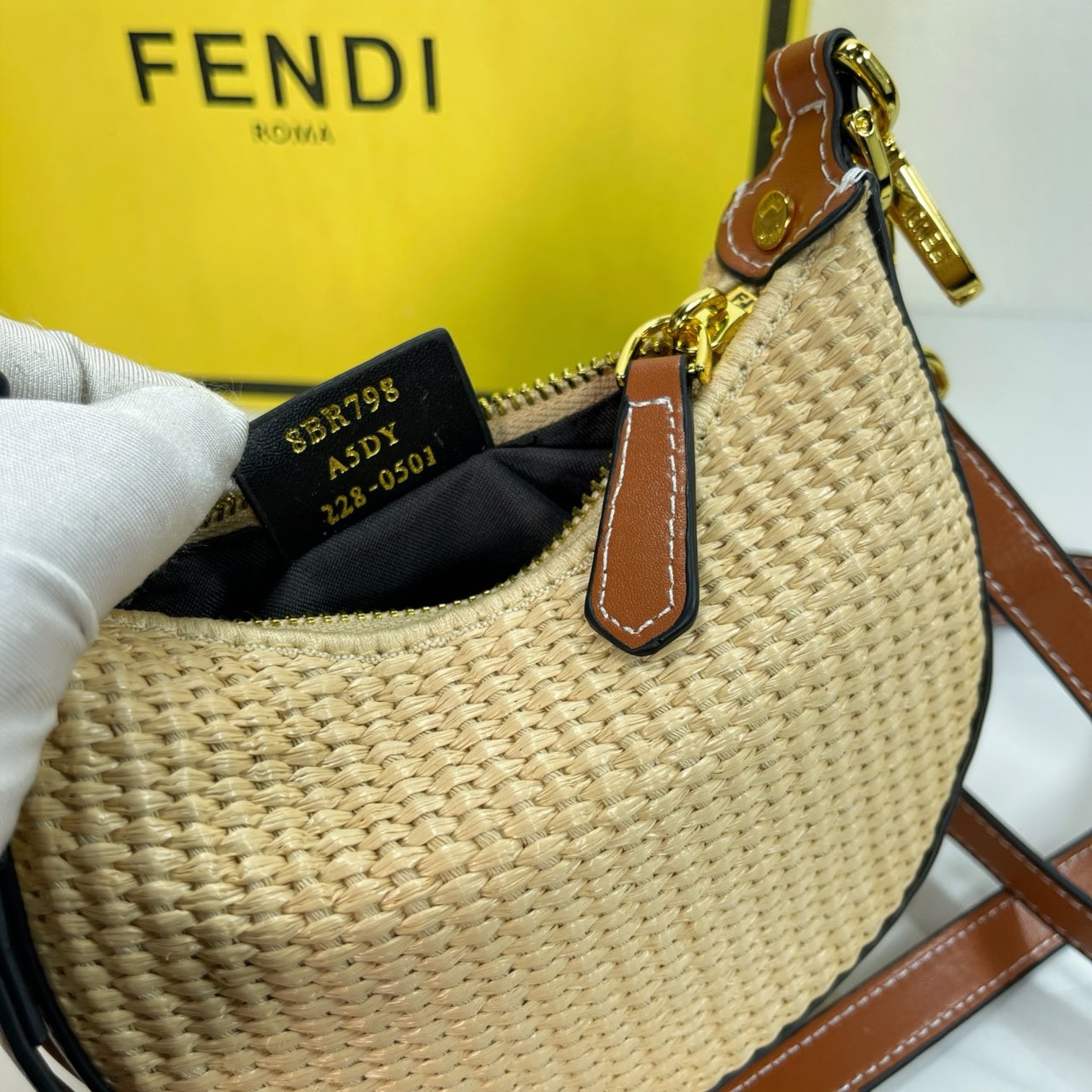 [TOP] FENDI Small Straw Weaving Fendigraphy Bag 16.5x14x5cm - Beige&GHW