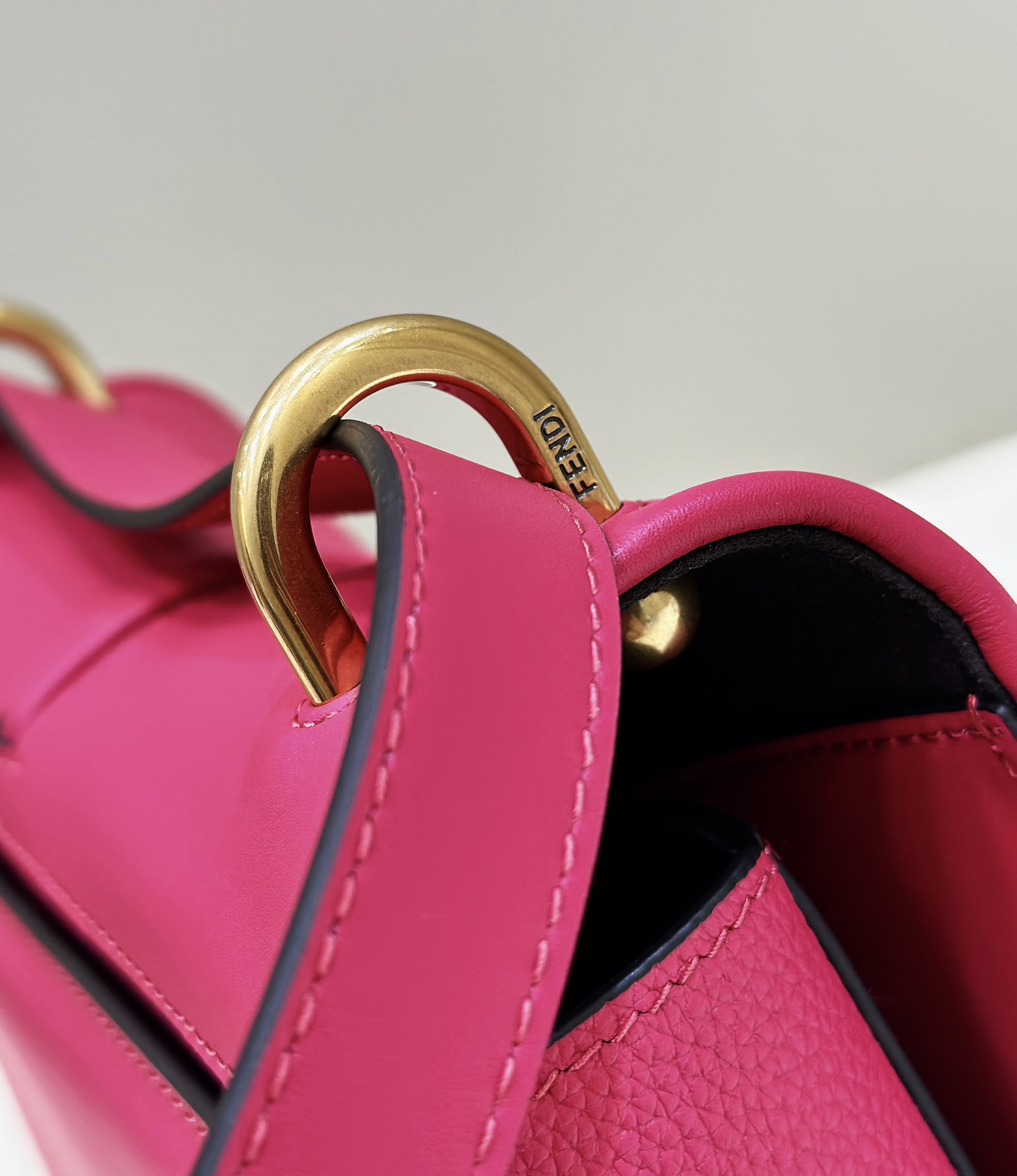 [TOP] FENDI C'Mon Bag 25x7x20cm - Rose Pink