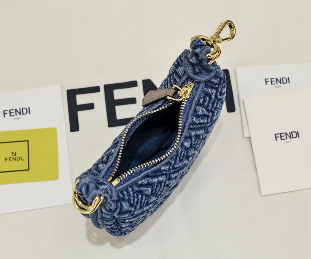 [TOP] FENDI FENDIgraphy Bag 16.5x14x5cm - Denim