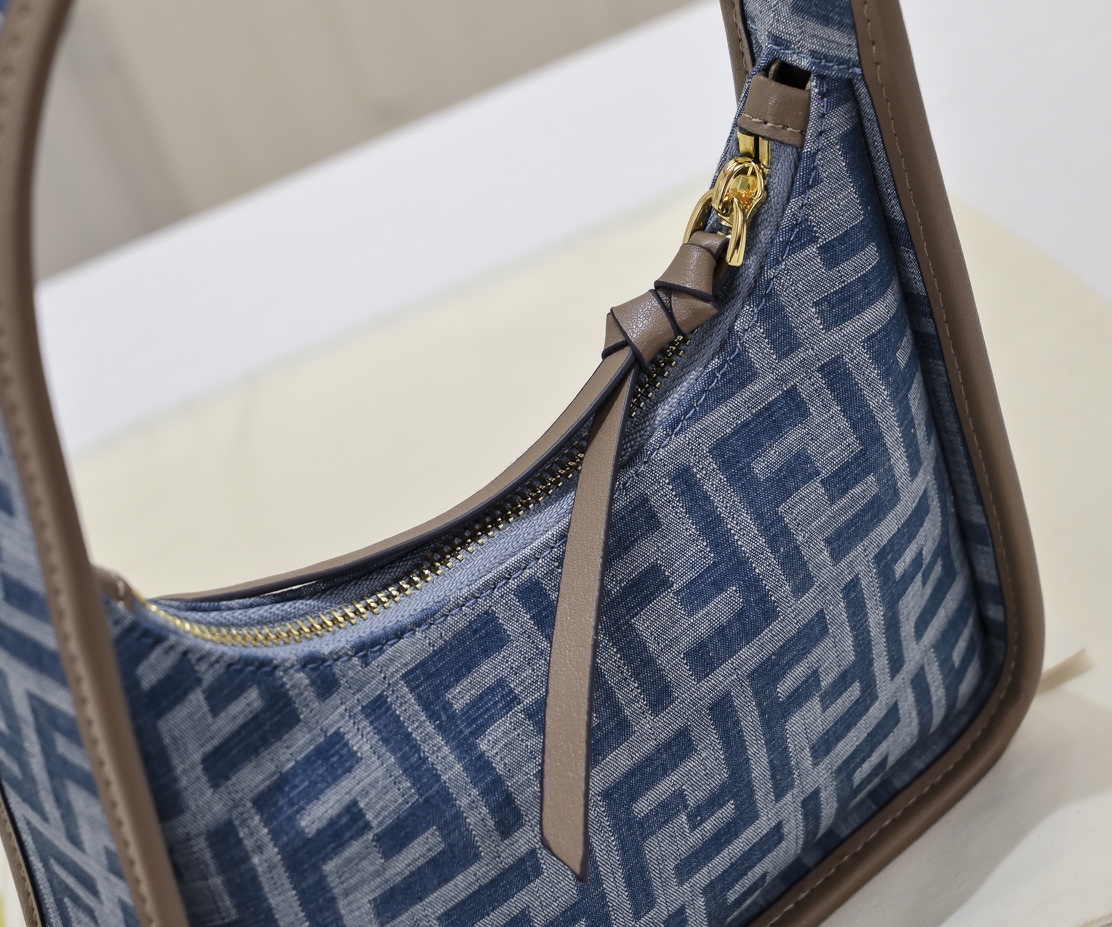 [TOP] FENDI Armpit FF Bag 27x20.5x7cm - Denim