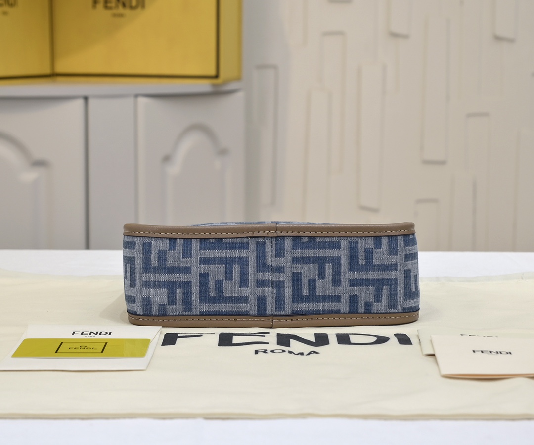 [TOP] FENDI Armpit FF Bag 27x20.5x7cm - Denim