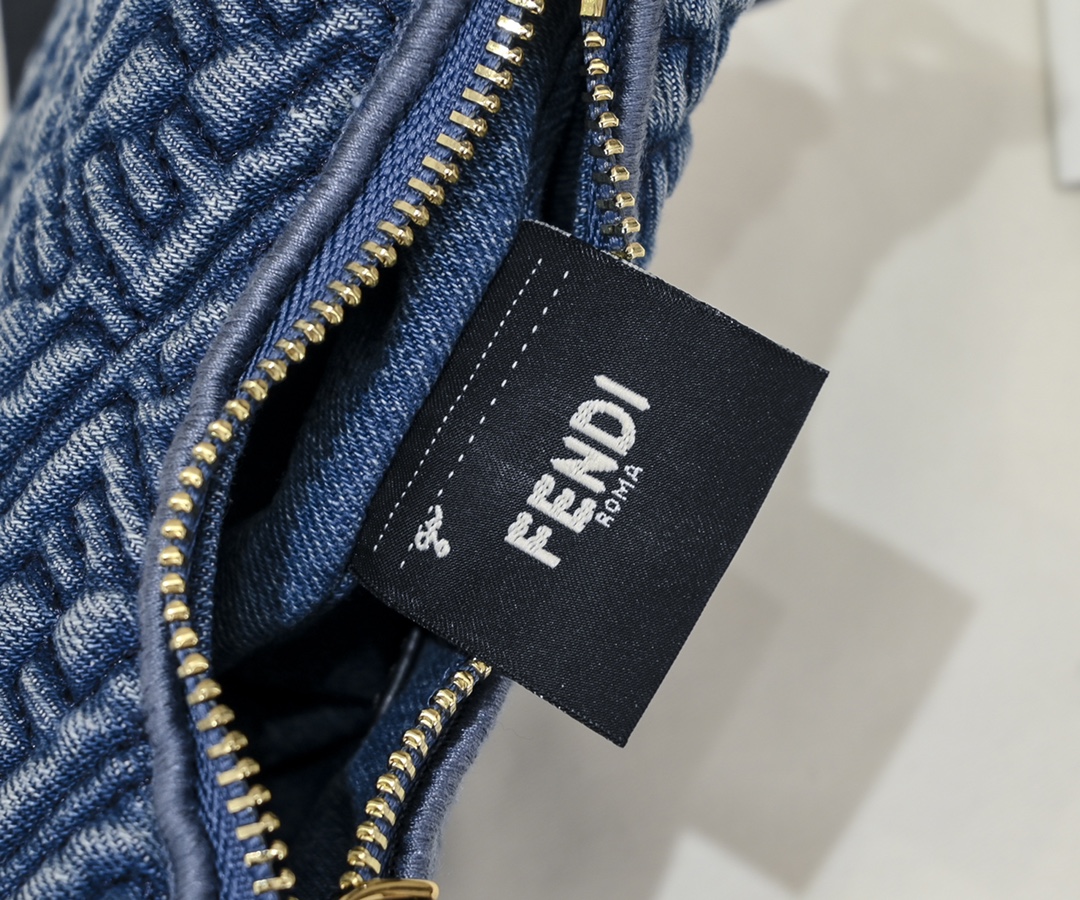[TOP] FENDI FENDIgraphy Bag 16.5x14x5cm - Denim