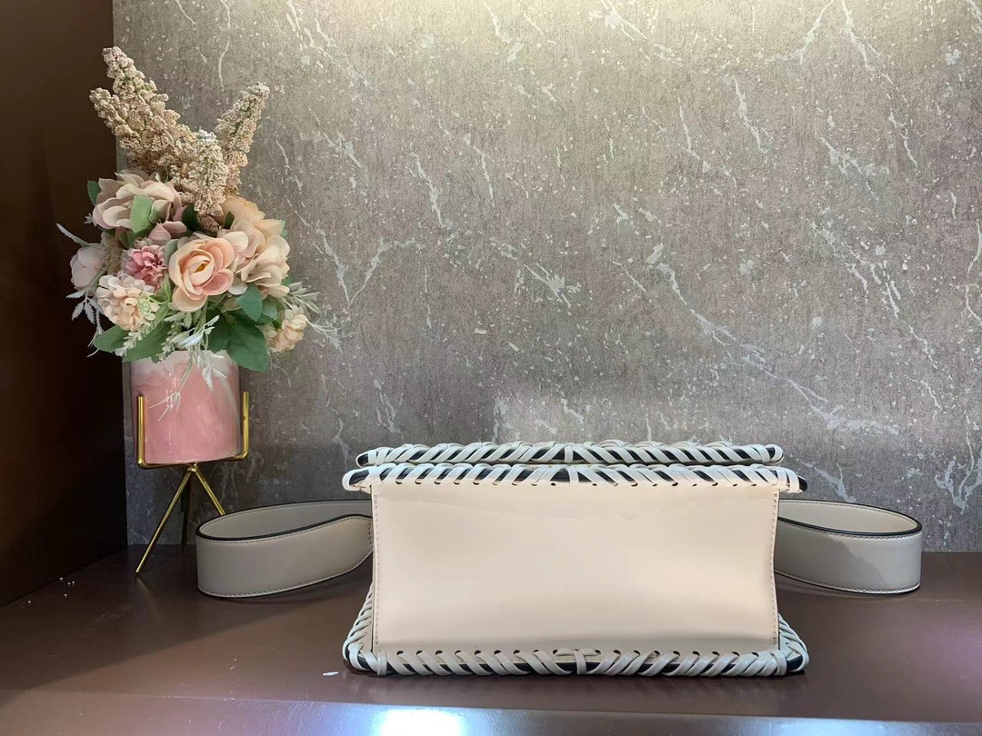 [TOP] FENDI KAN I LOGO Bag 25cm - Denim