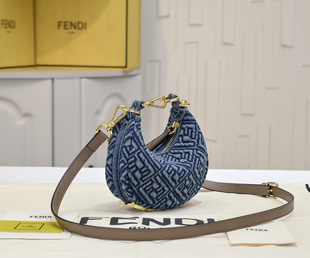 [TOP] FENDI FENDIgraphy Bag 16.5x14x5cm - Denim