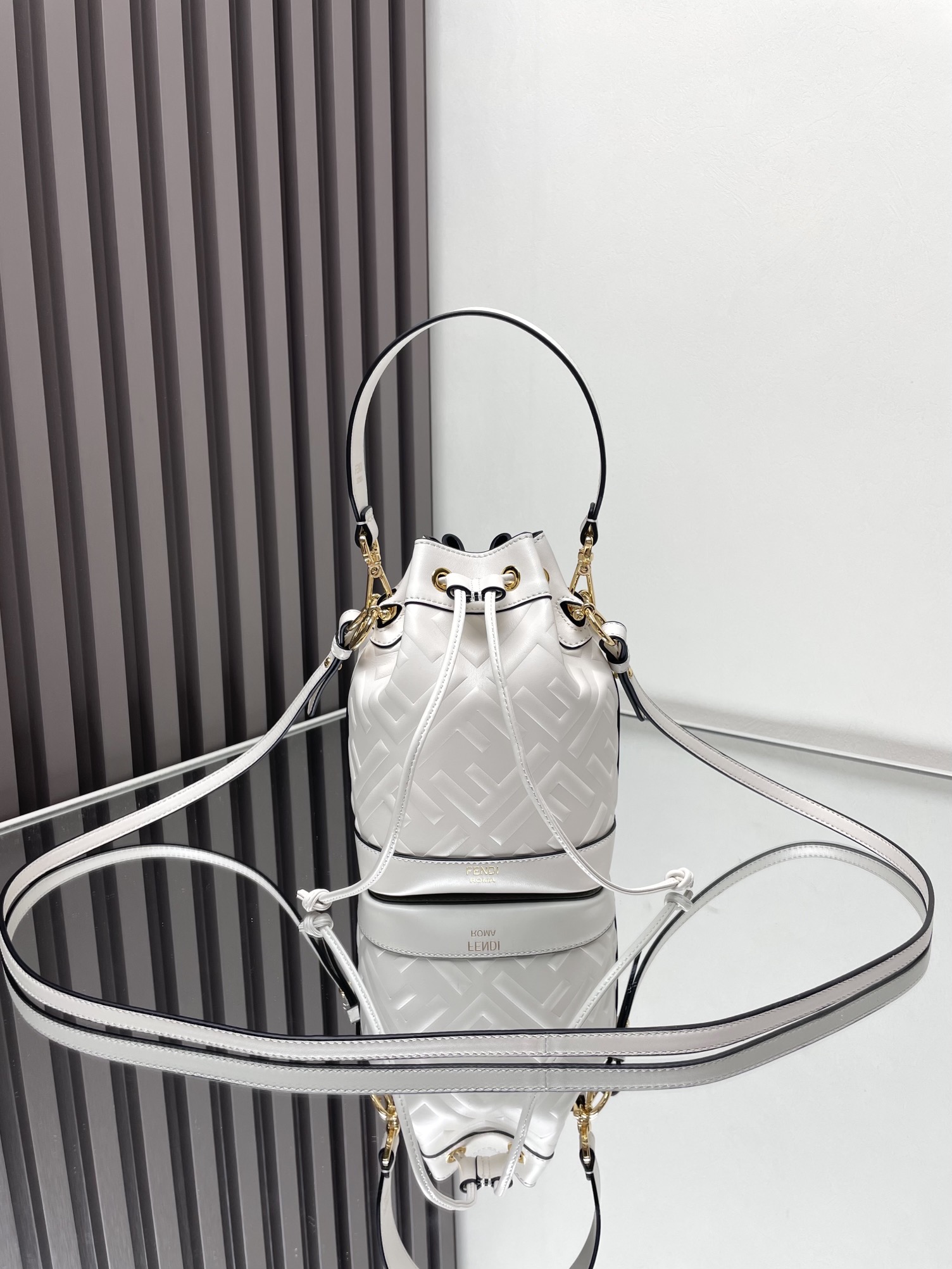 [TOP] FENDI Mon Tresor FF Embossed Bucket Bag 12x14x18cm - 5 Color