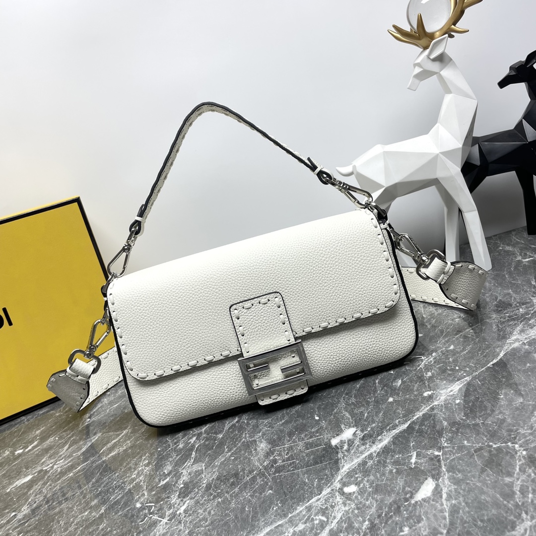 [TOP] FENDI Hand-sewn Cowhide Baguette Bag 27x6x15cm - 11 Color