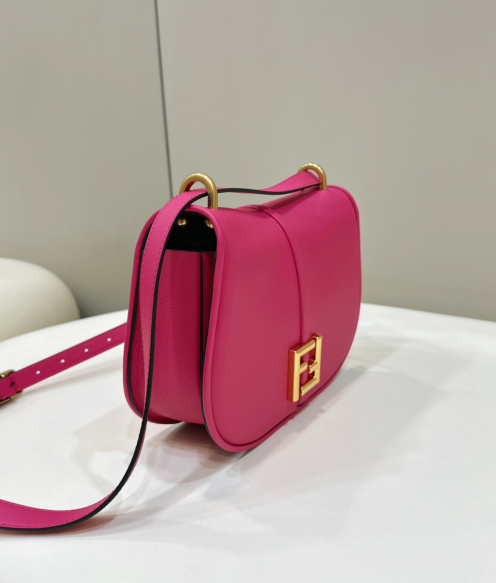[TOP] FENDI C'Mon Bag 25x7x20cm - Rose Pink
