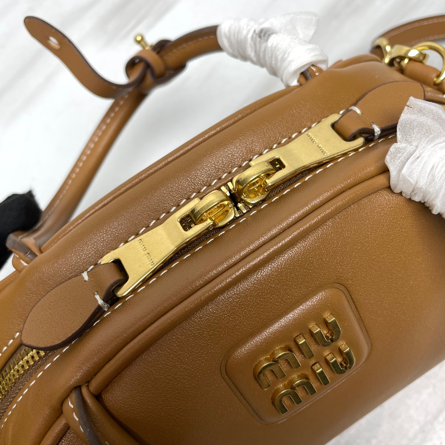 [TOP] Miu Miu Calfskin Handbag - 18X11.5X8CM/23X15X11CM