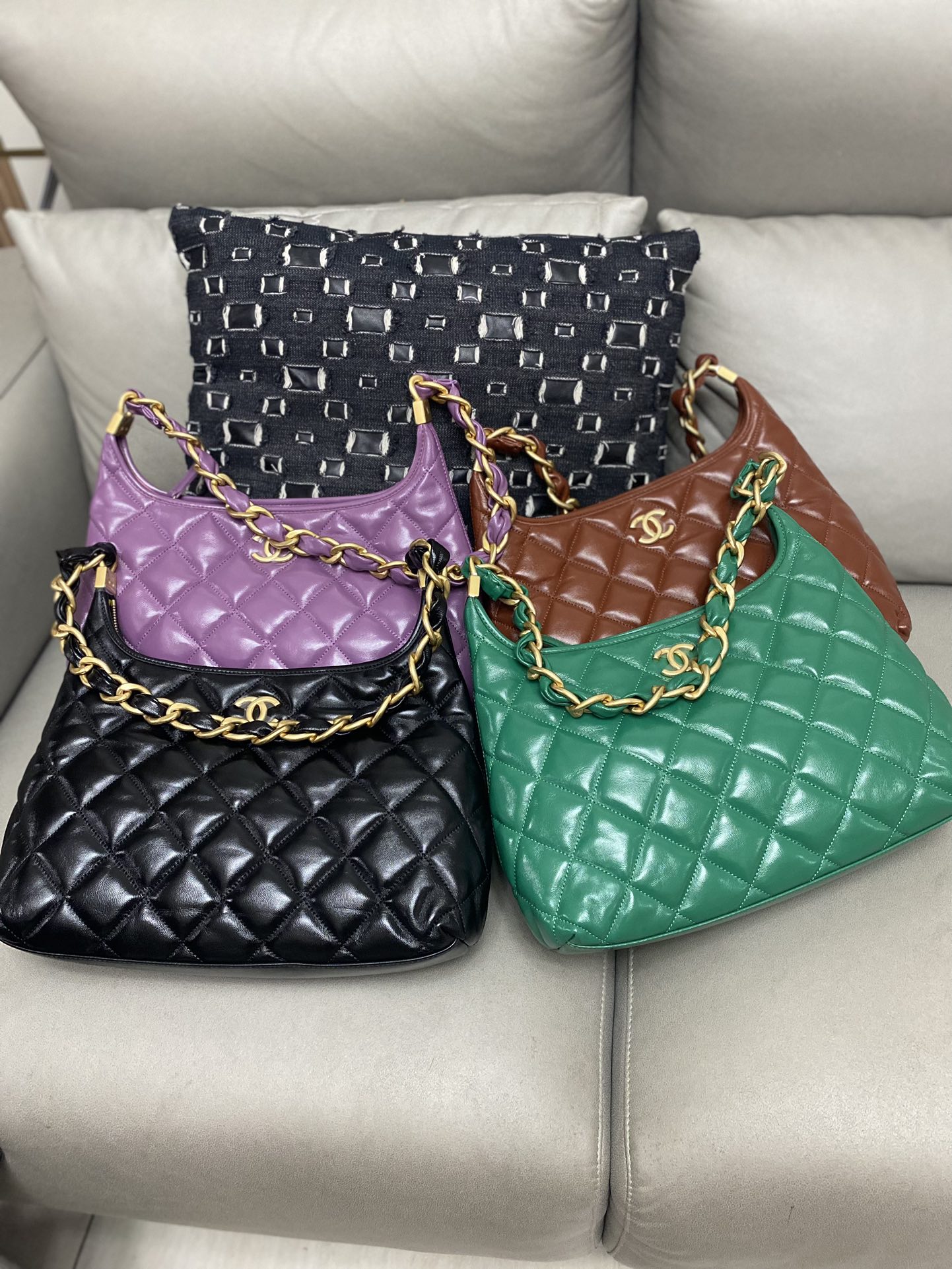 [TOP] CHANEL Hobo Bag 22.5x19.5x8.5cm/29x32x10cm - 4 Color