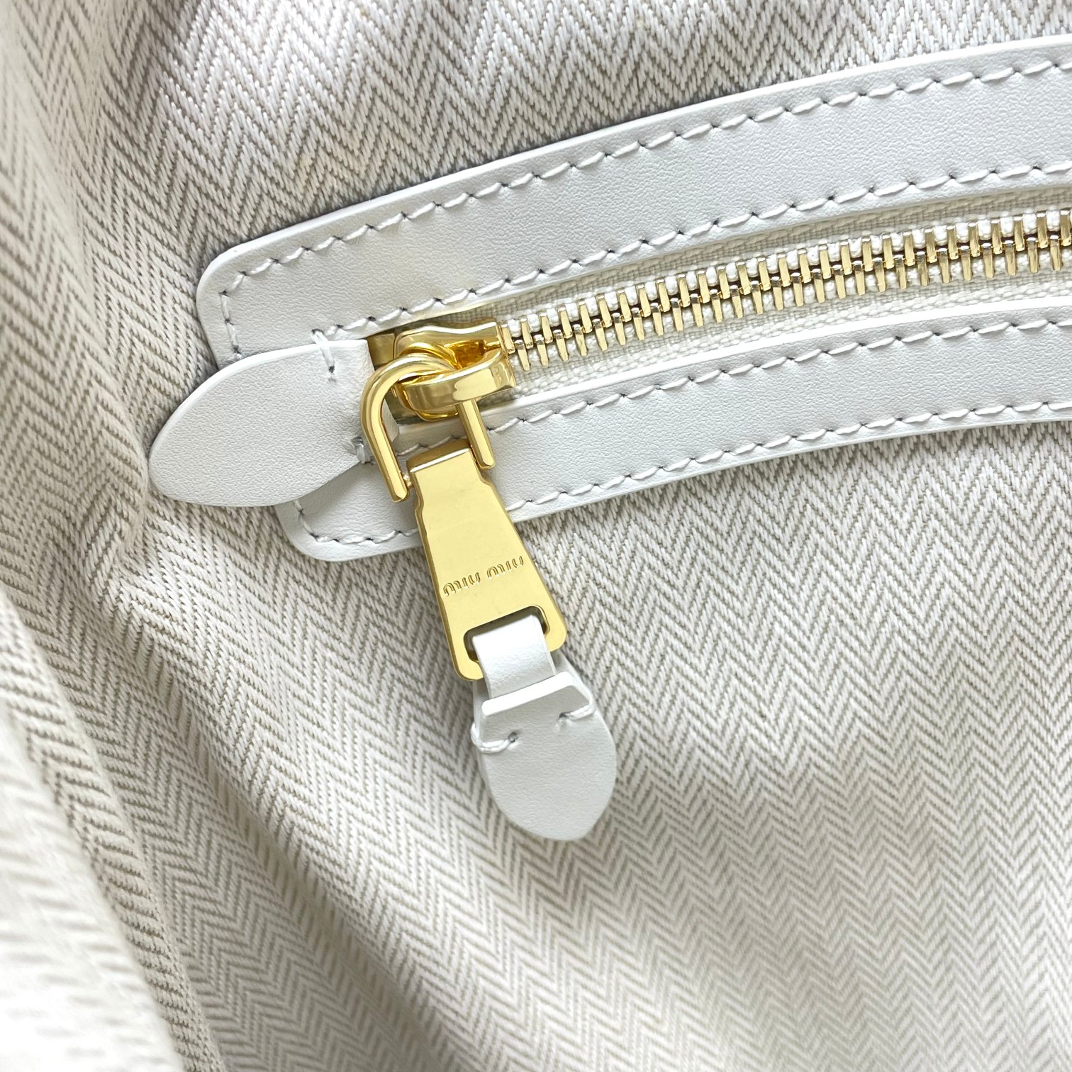 [TOP] Miu Miu Isedan Limited Tote Package 35x40cm