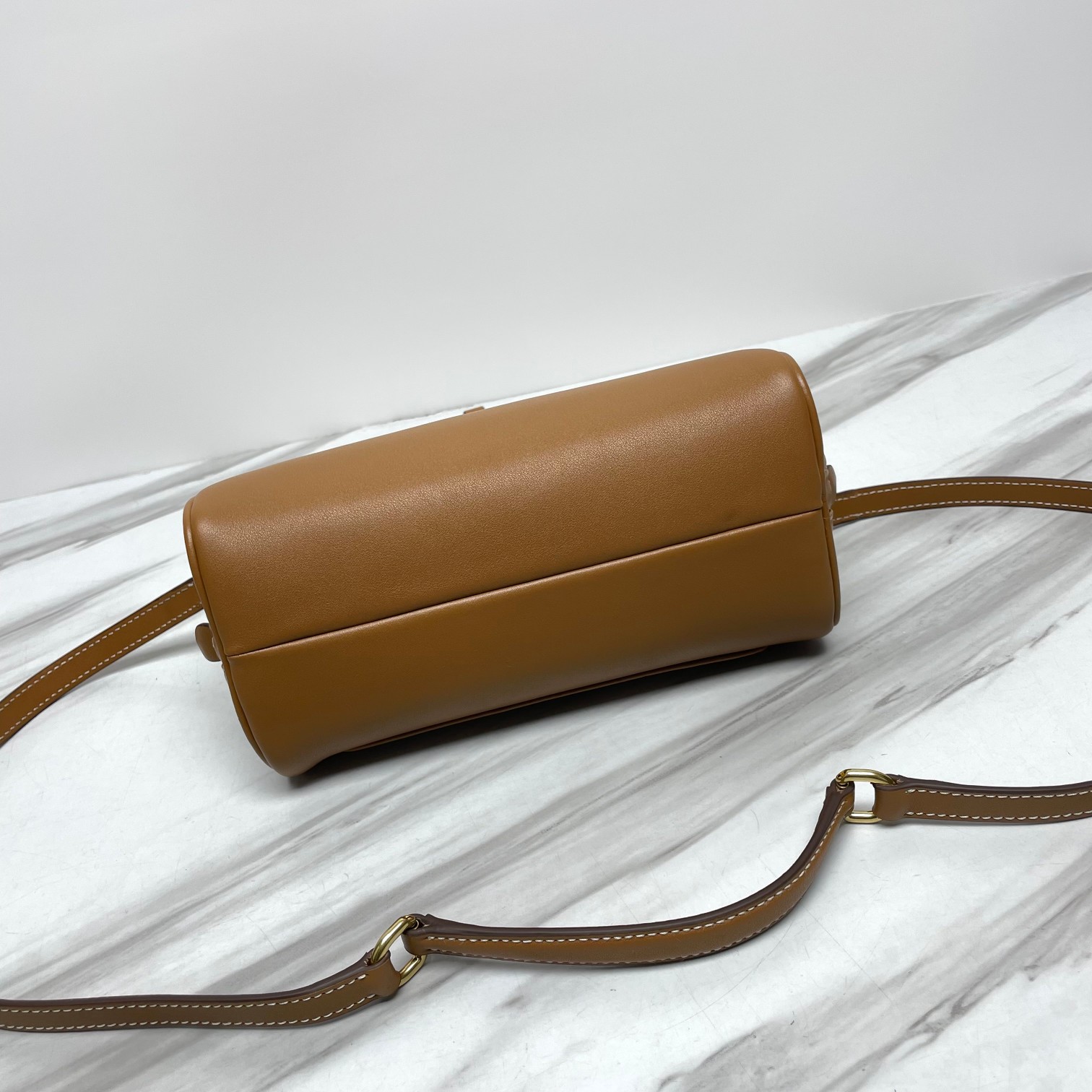 [TOP] Miu Miu Calfskin Handbag - 18X11.5X8CM/23X15X11CM