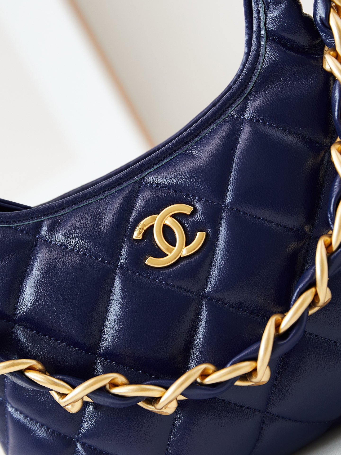 [TOP] CHANEL Waxed Lambskin Hobo Bag 22.5x19.5x8.5cm/29x32x10cm - 2 Color