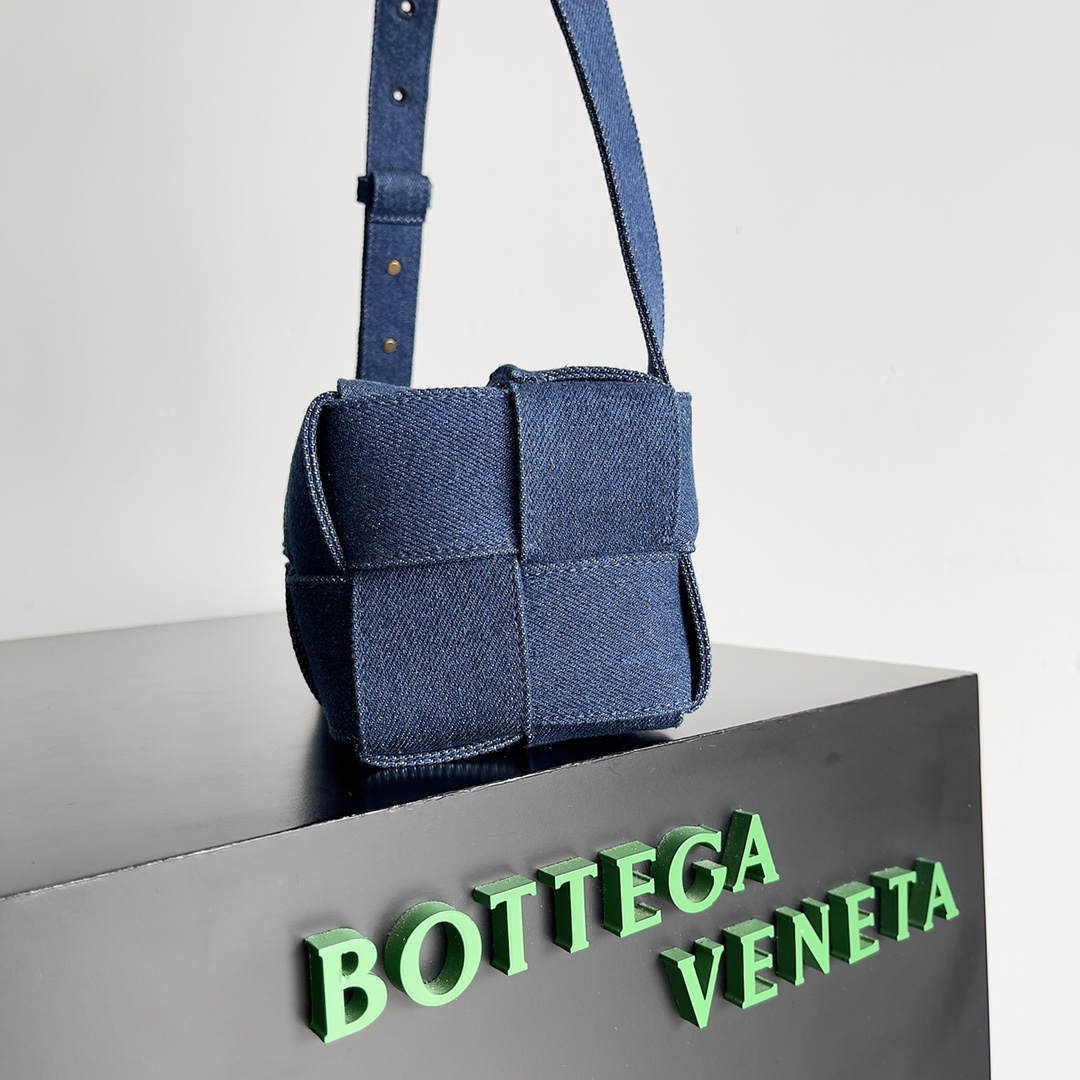 [TOP] Bottega Veneta BV Cassette Bags - Dark Blue