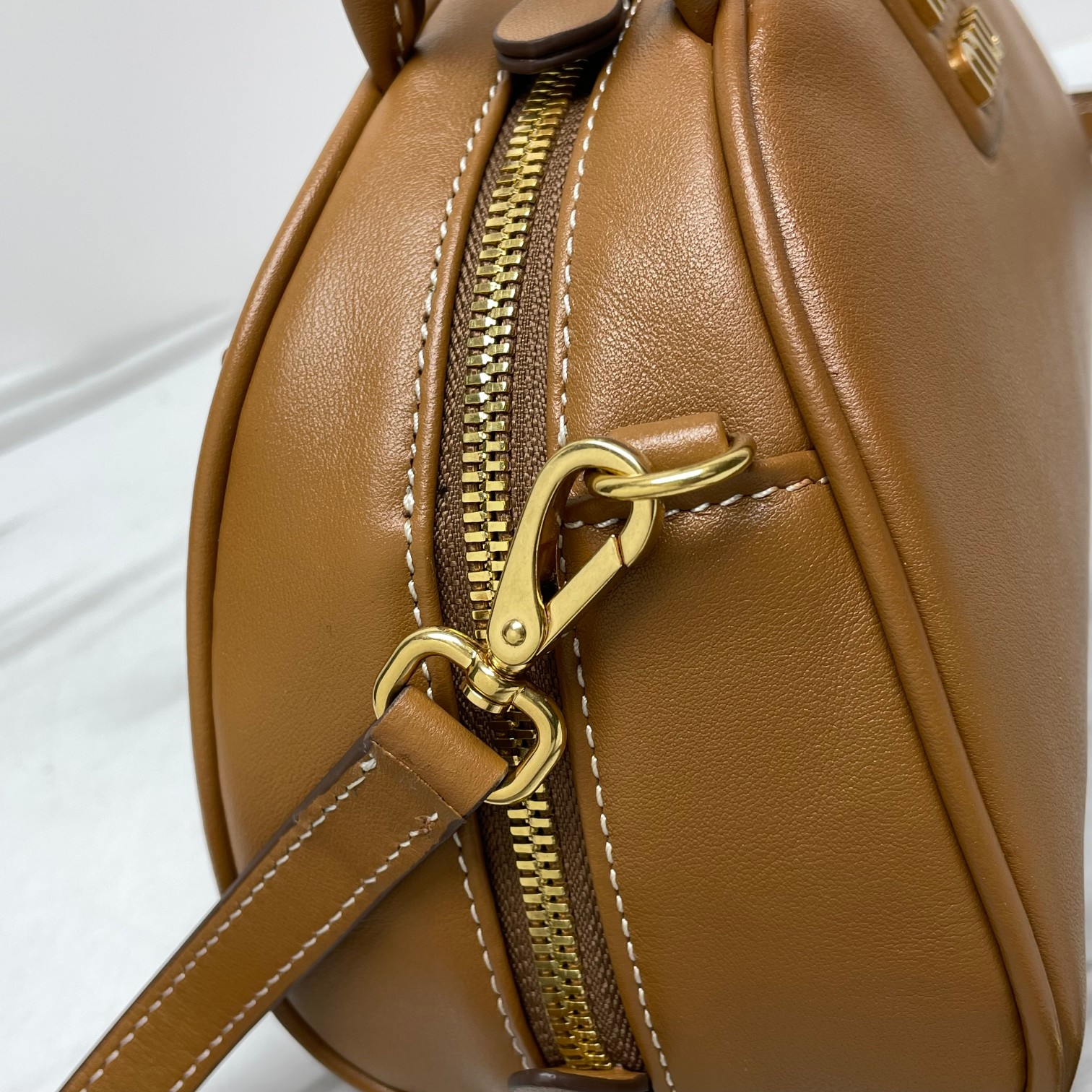 [TOP] Miu Miu Calfskin Handbag - 18X11.5X8CM/23X15X11CM