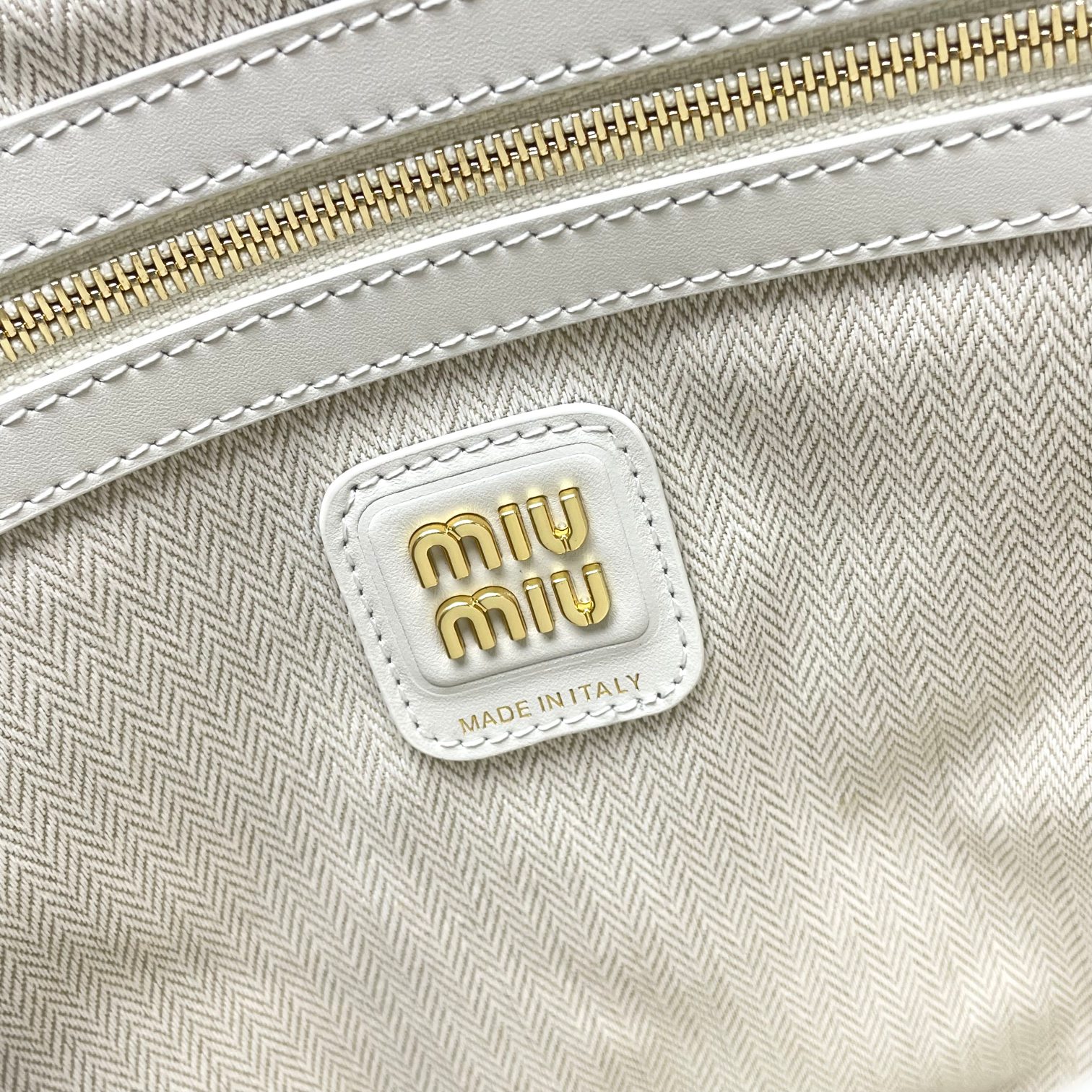 [TOP] Miu Miu Isedan Limited Tote Package 35x40cm