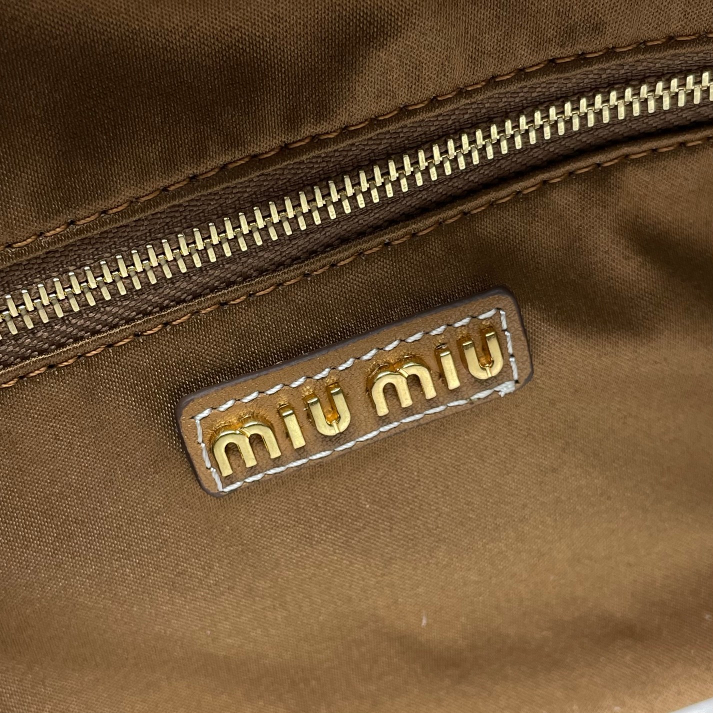 [TOP] Miu Miu Calfskin Handbag - 18X11.5X8CM/23X15X11CM