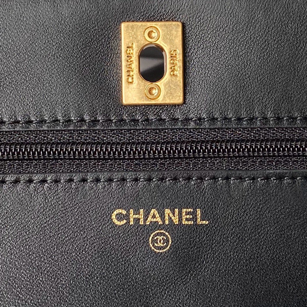 [TOP] CHANEL WOC Cowhide Top Handle Bag 19 cm - Black