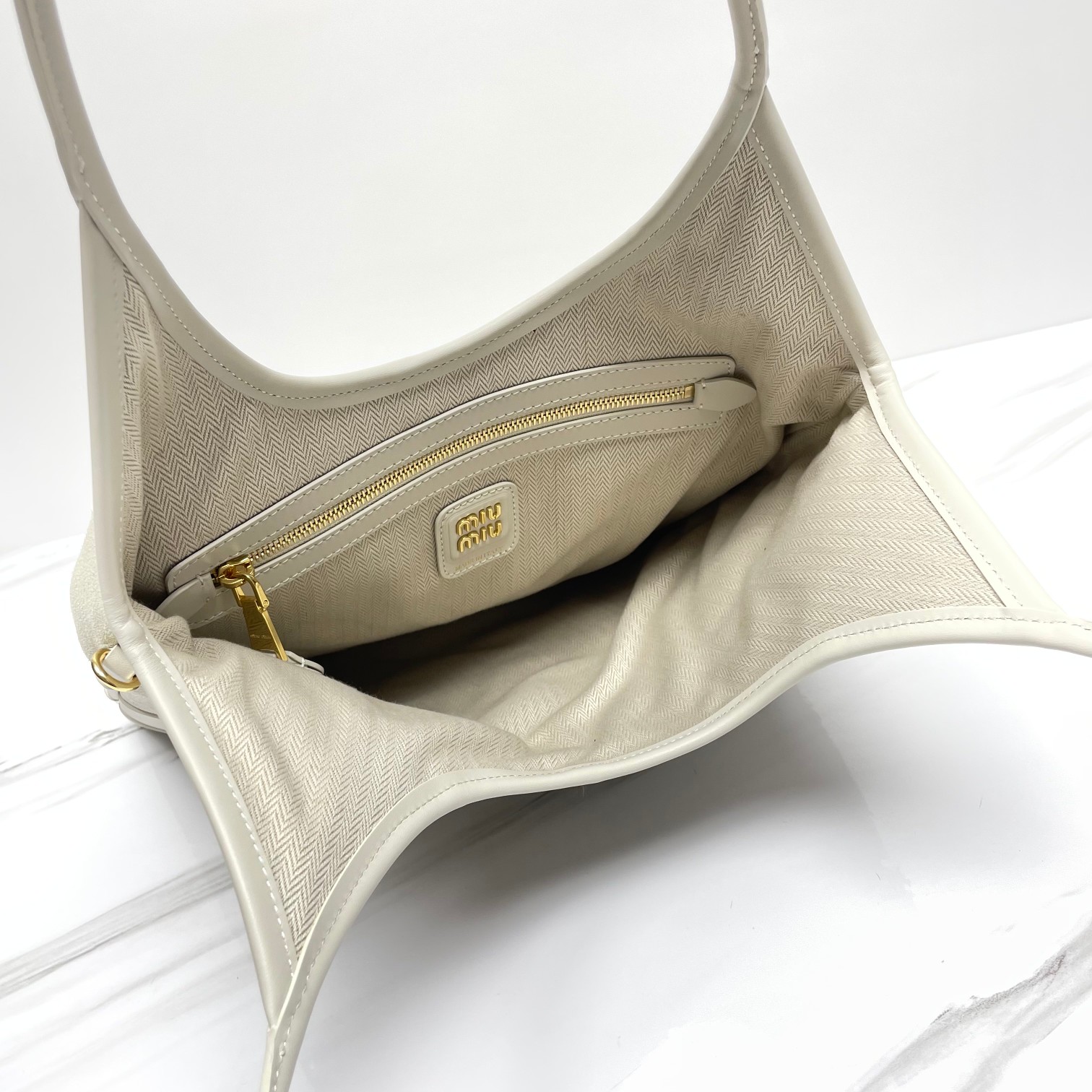 [TOP] Miu Miu Isedan Limited Tote Package 35x40cm