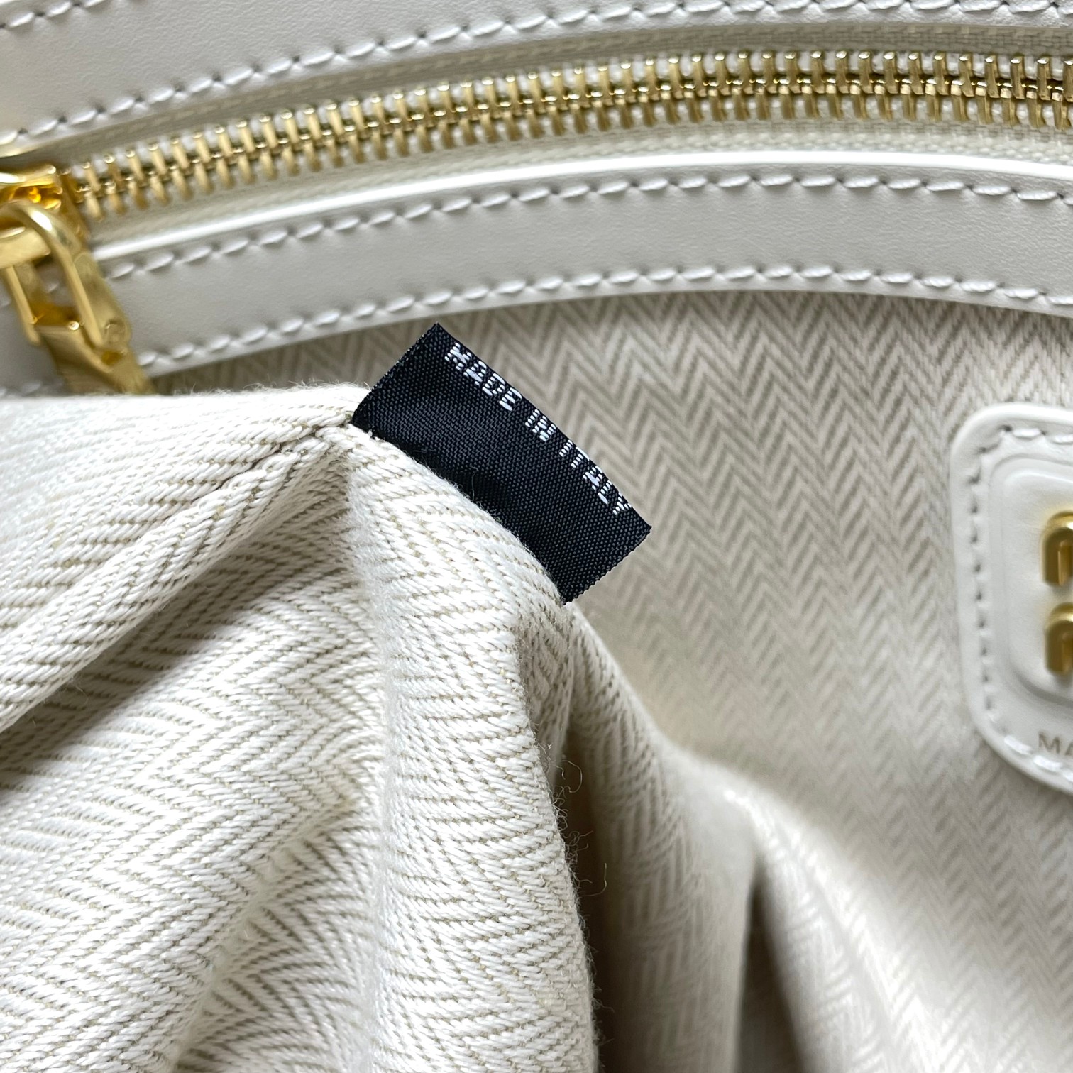 [TOP] Miu Miu Isedan Limited Tote Package 35x40cm