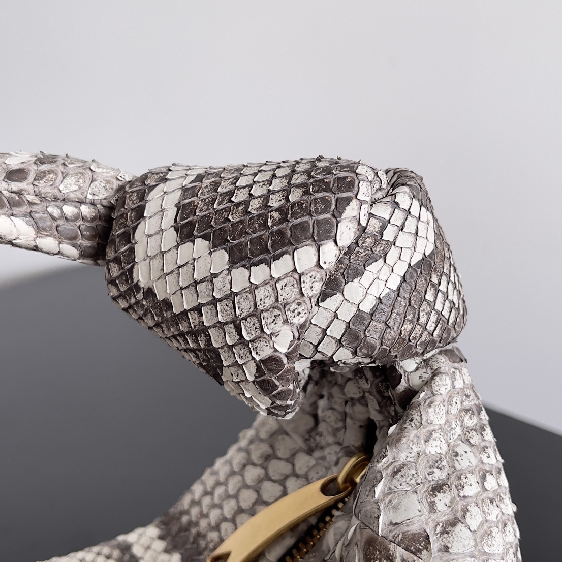 [TOP] Bottega Veneta BV Jodie Bag Python Leather Bag 23 cm