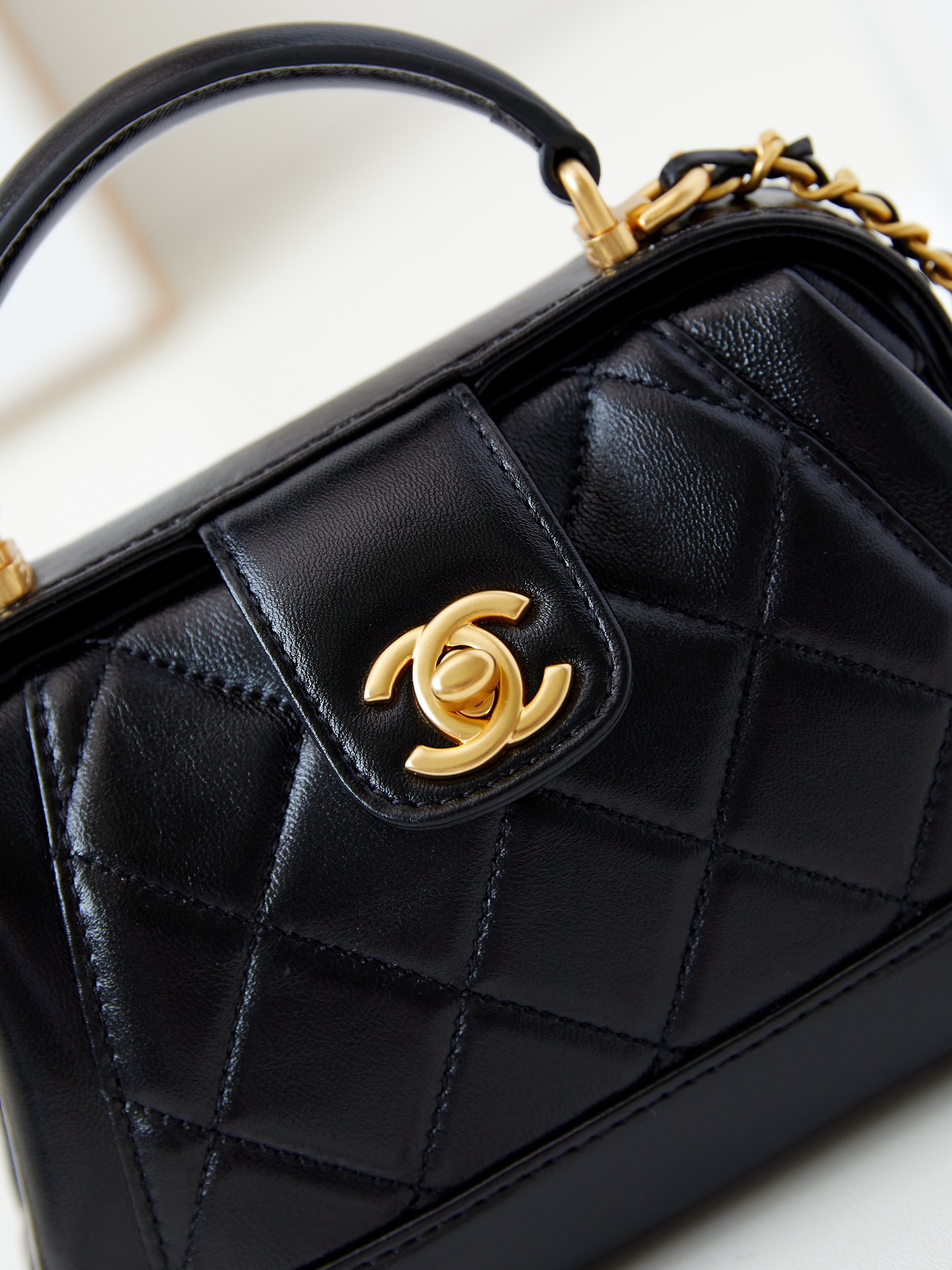 [TOP] CHANEL Top Handle Bag 12x18x7cm - 2 Color