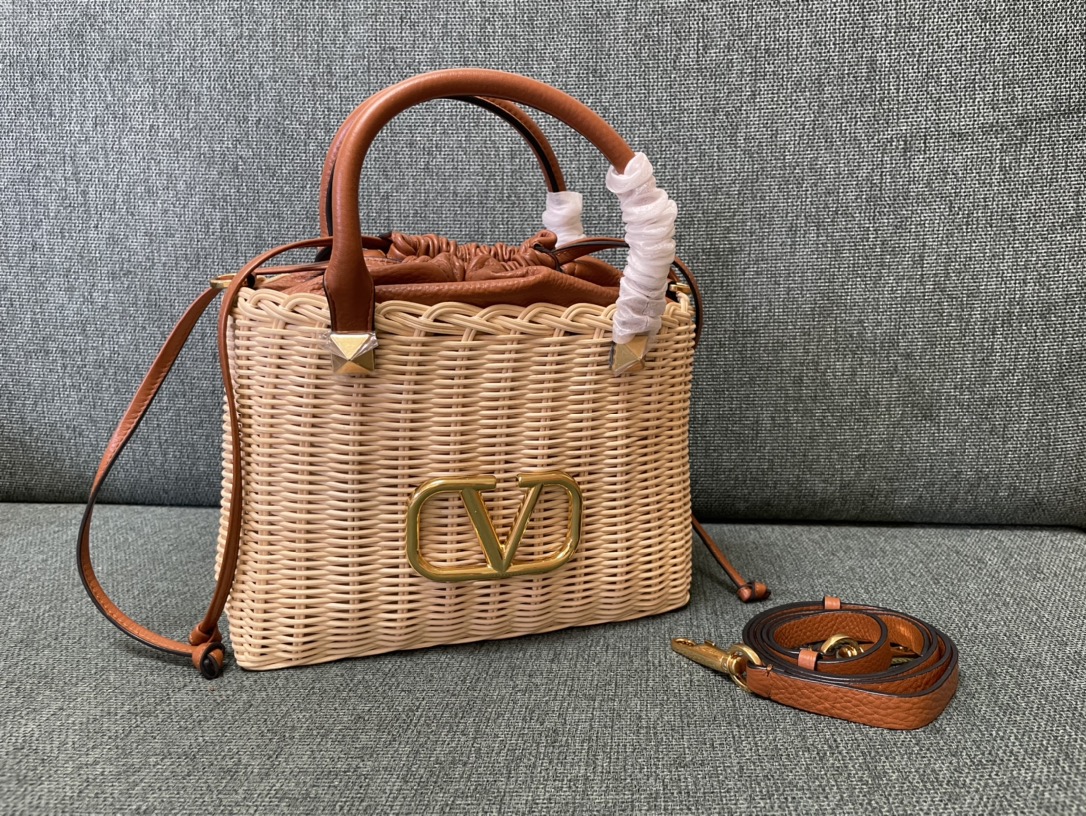 [TOP] VALENTINO Garavani VLogo Small Wicker Basket Bag 25x18x9cm -Beige