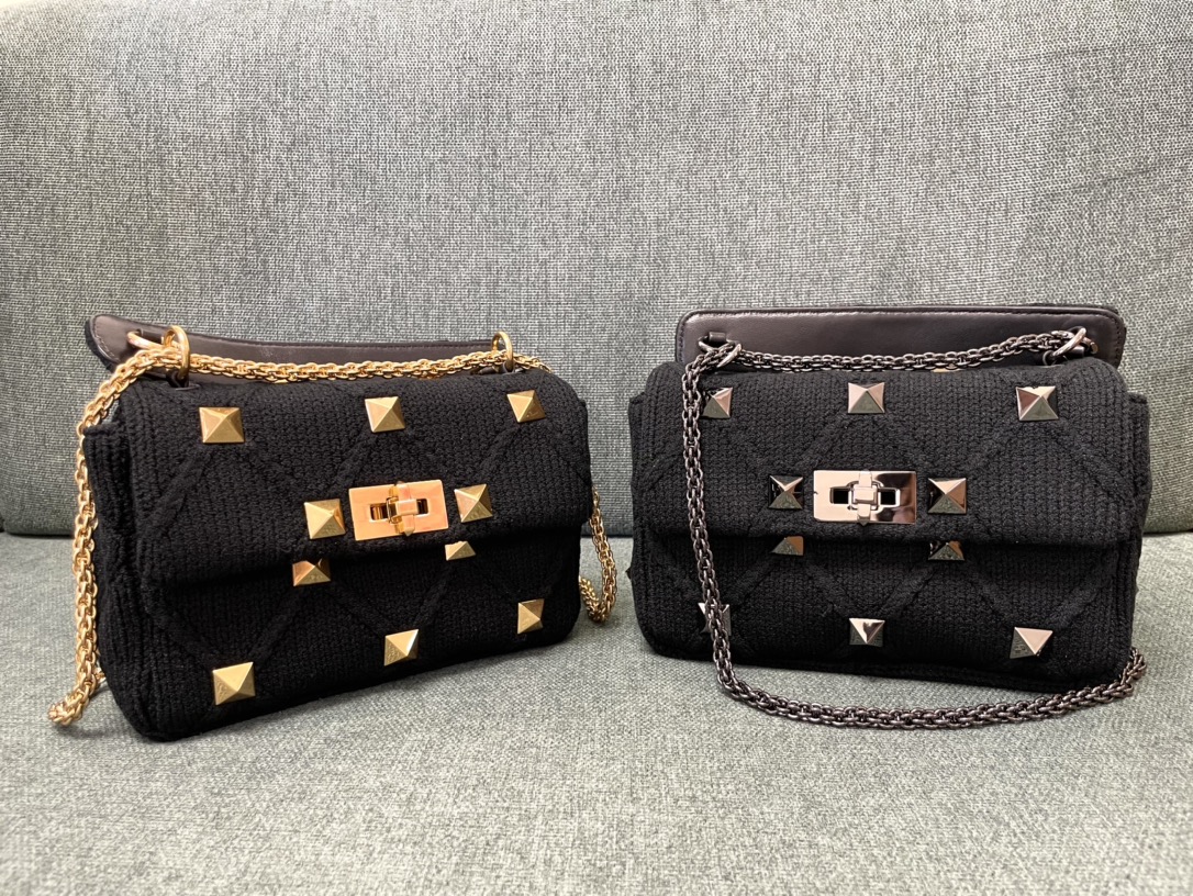 [TOP] VALENTINO  Garavani Knitted Roman Stud Shoulder Bag 25 x 16 x 10 cm - 3 Colors