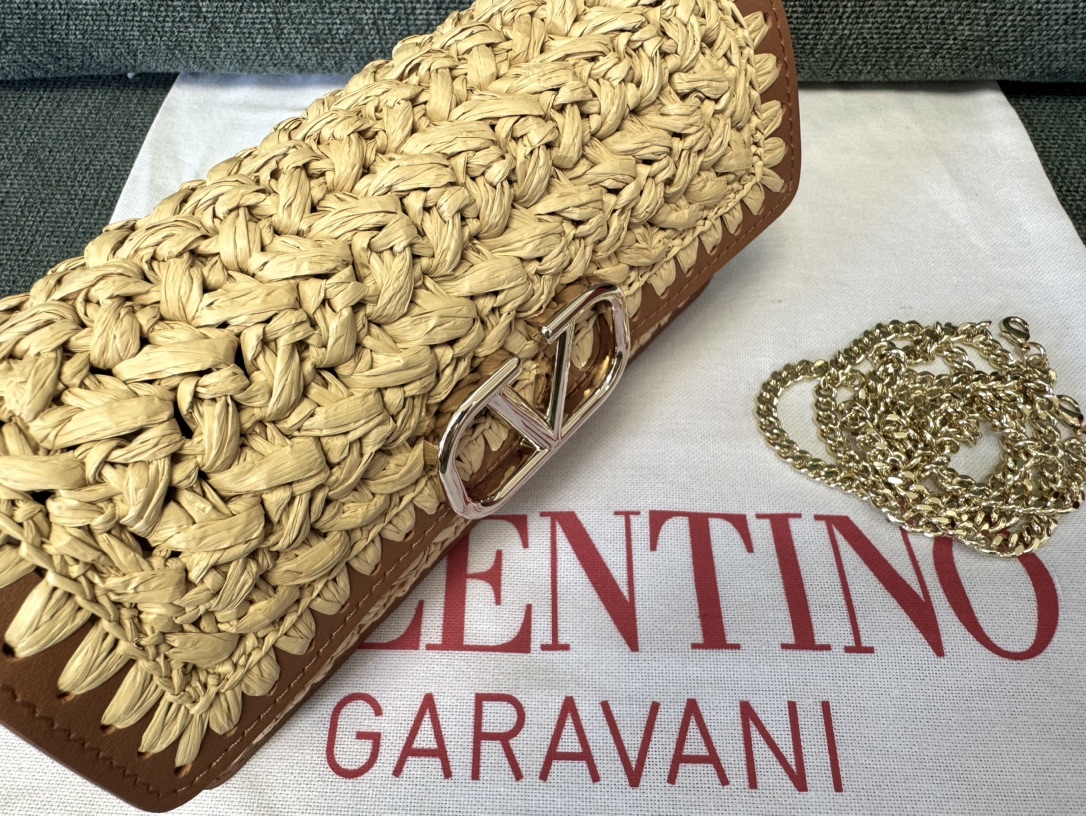 [TOP] VALENTINO Garavani  VLogo Signature Raffia Wallet with Chain 20x10.5x4 cm-Beige